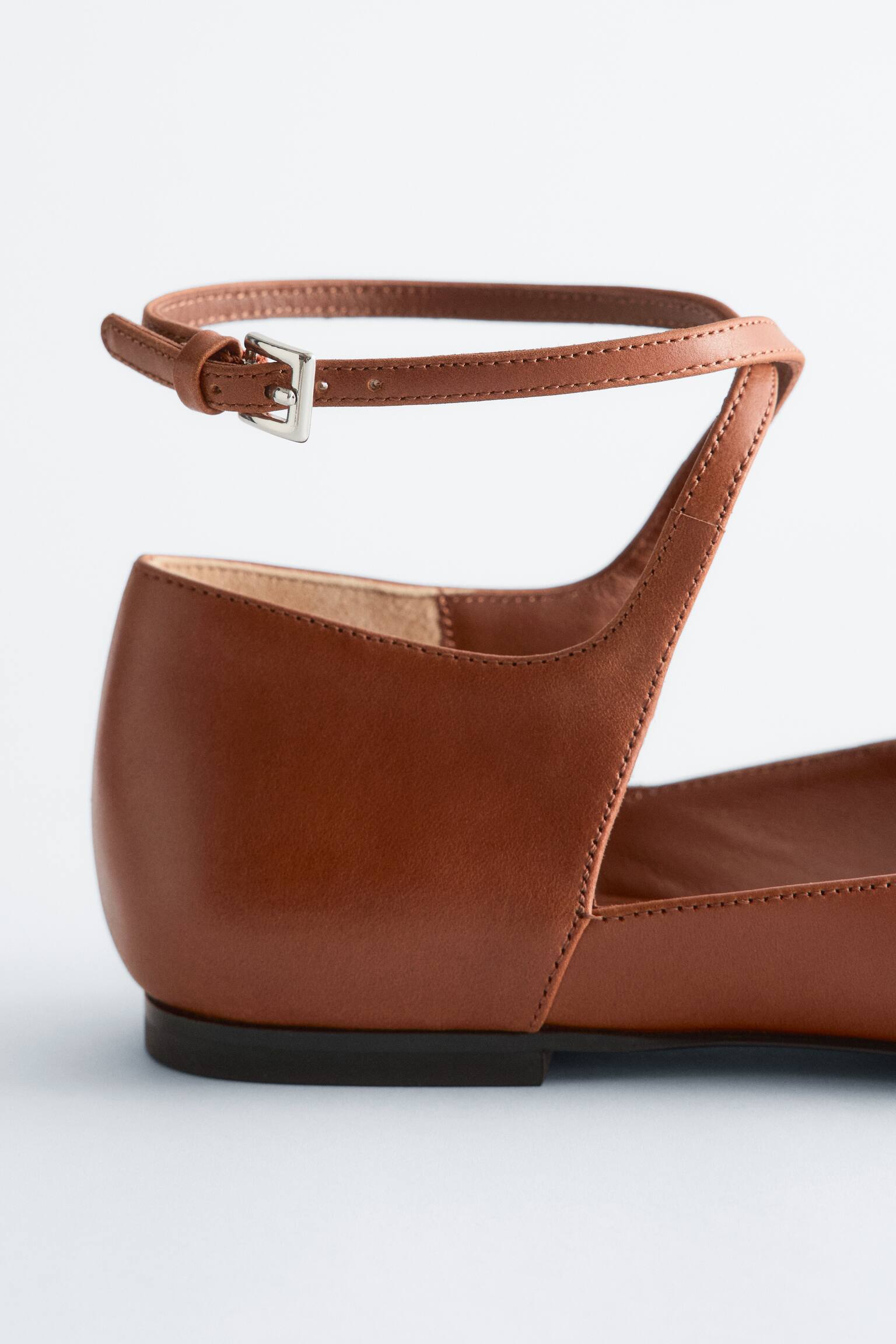 נעלי בלט שטוחות מעור עם רצועות מוצלבות - חום/לבן - 3