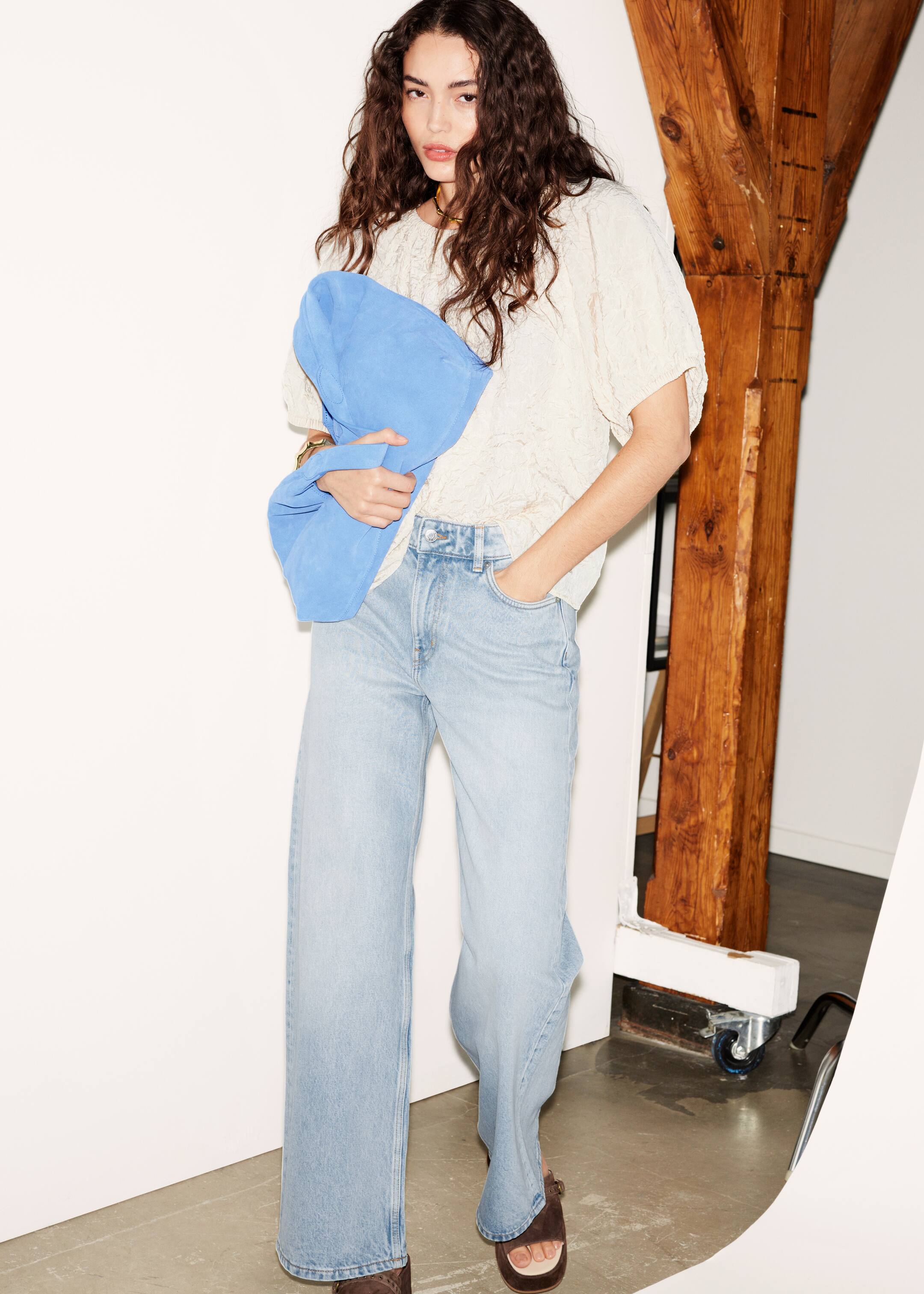 Grösseres Bild ansehen: Große Tragetasche aus Veloursleder - Hellblau - DAMEN | H&M CH 1