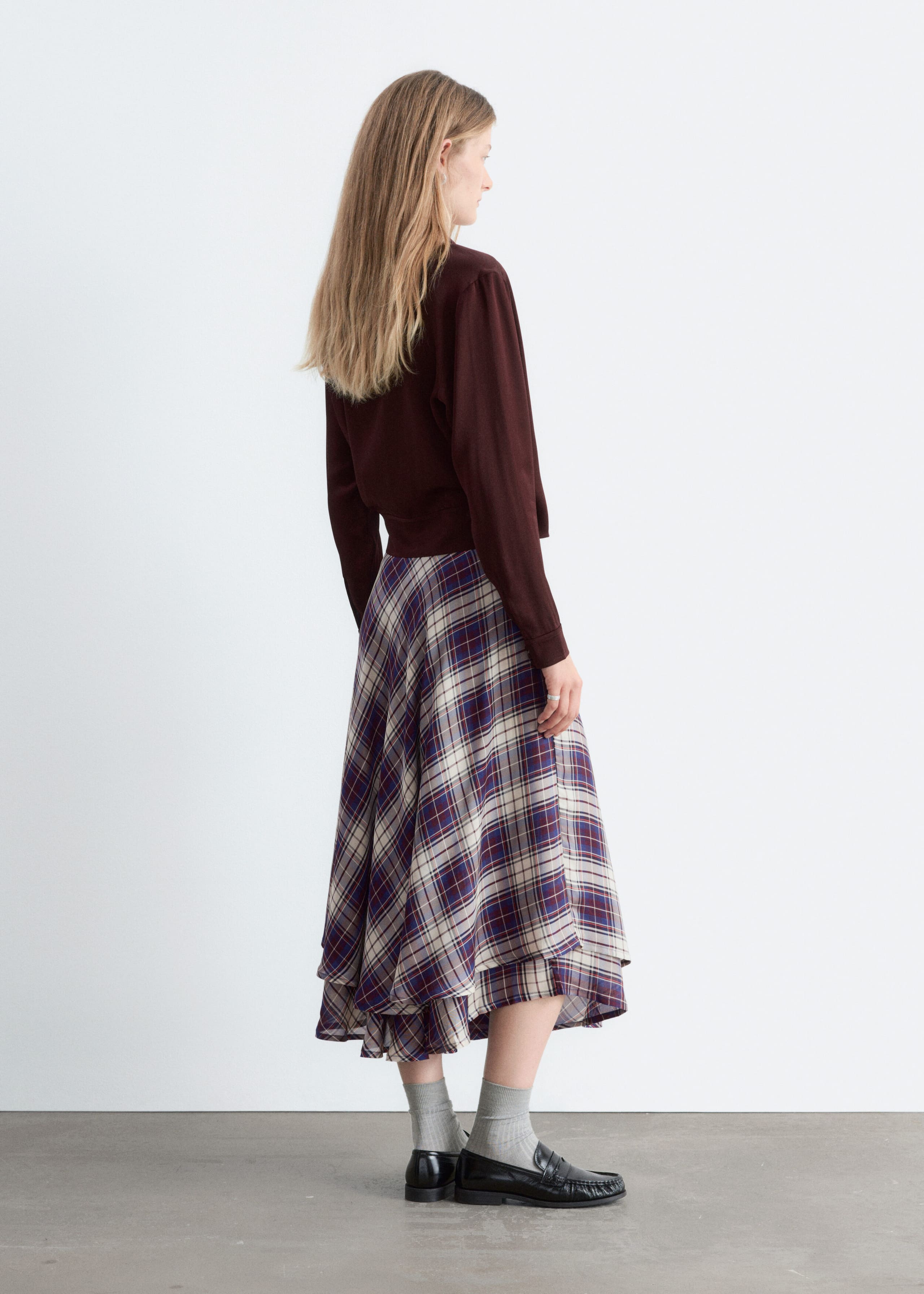 Bedruckte Wickelbluse - Dunkelrot - Lookbook
