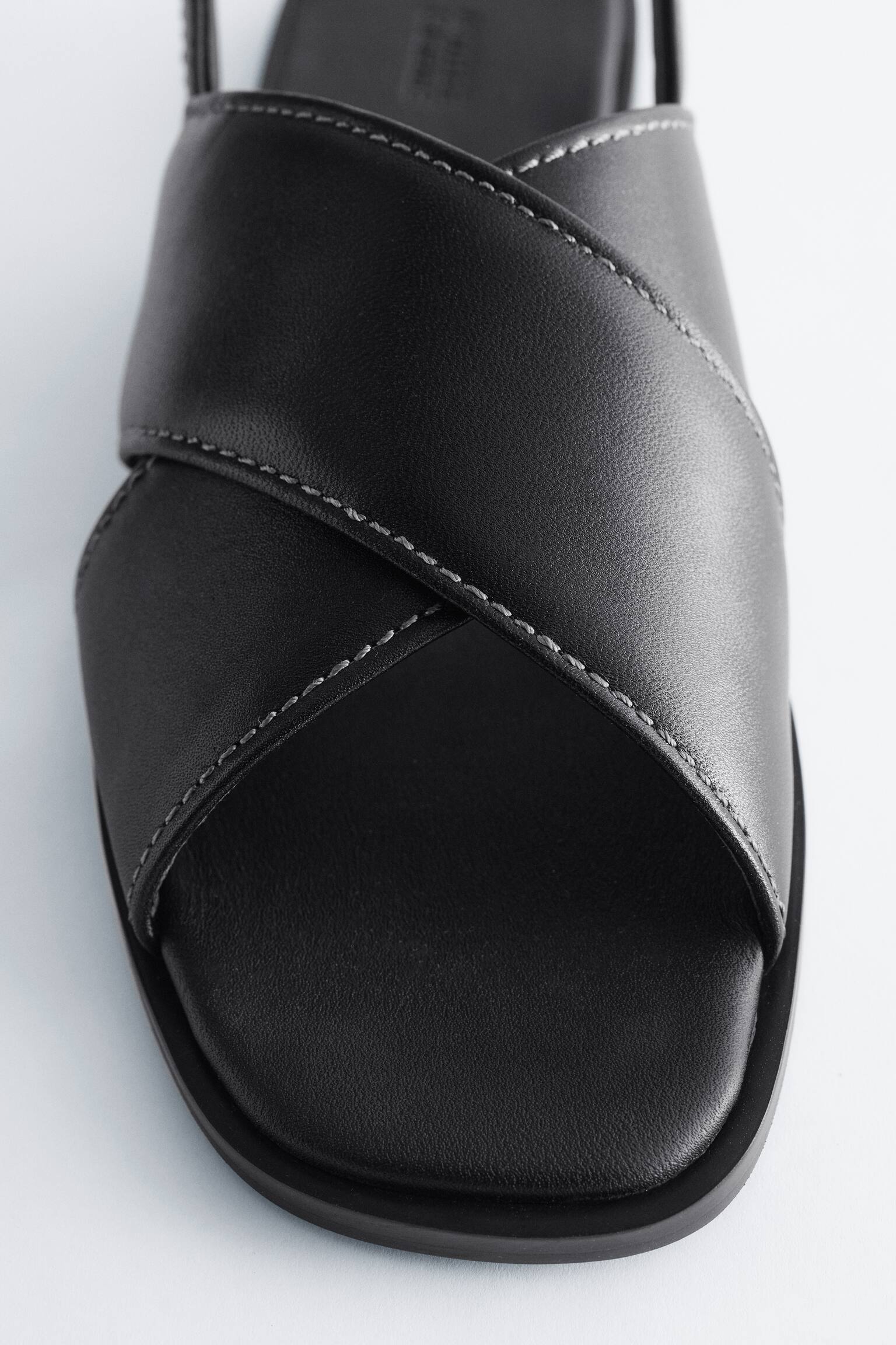 Crossover-Sandalen aus Leder - Schwarz - 4