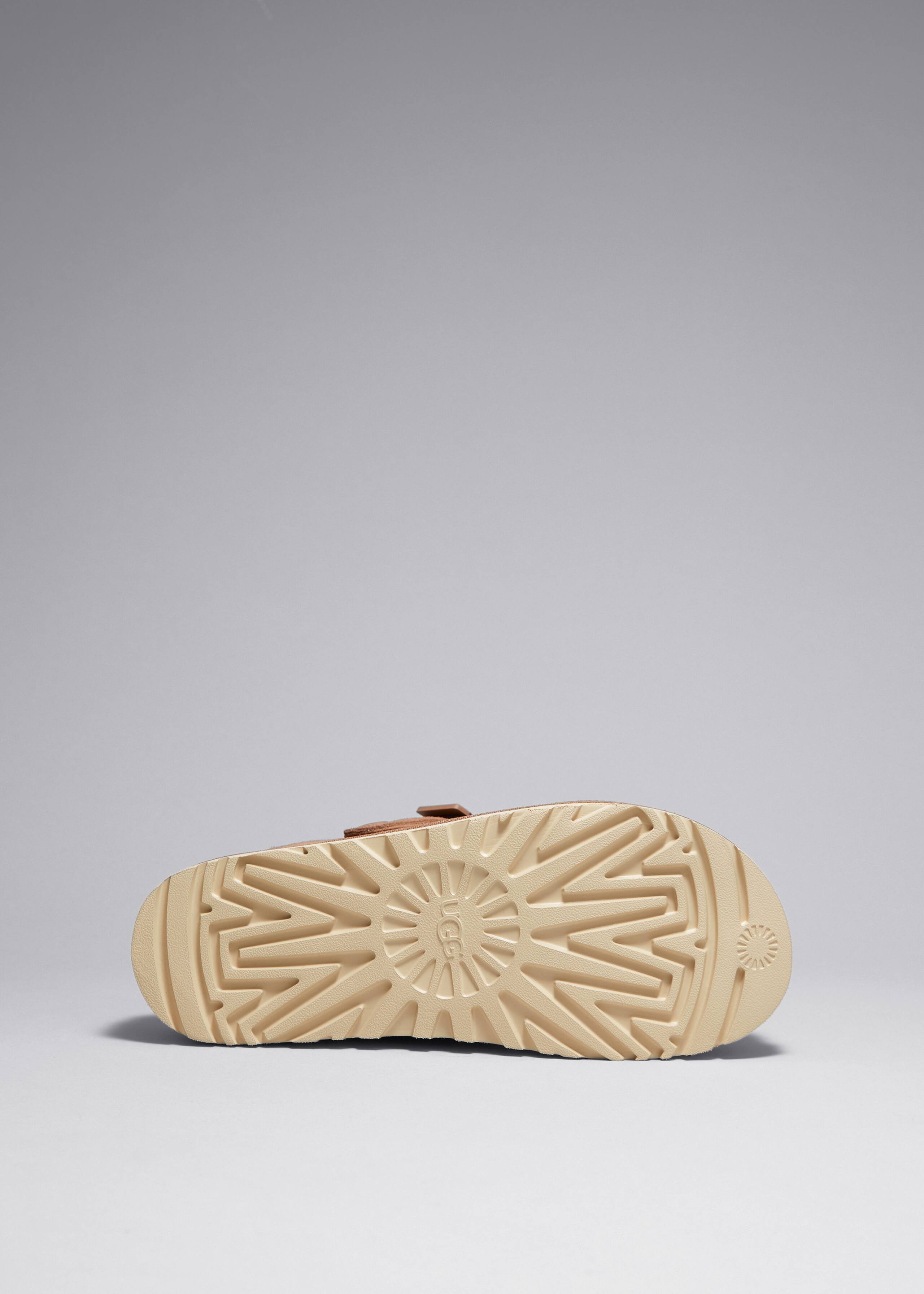 UGG Goldenstar Clog - {{variantName}} - Descriptive Detail