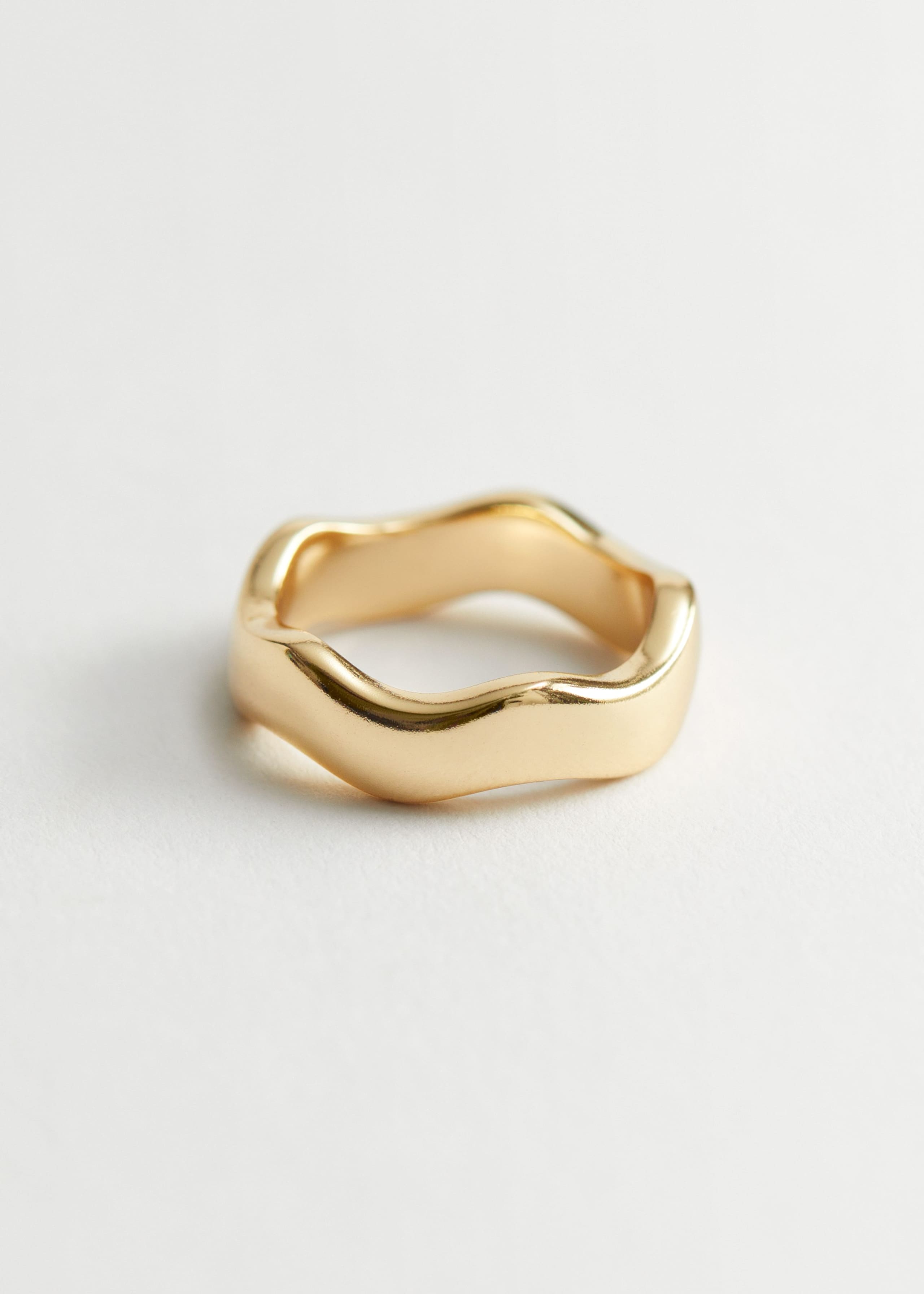 Chunky Wave Ring - Gold - Still Life