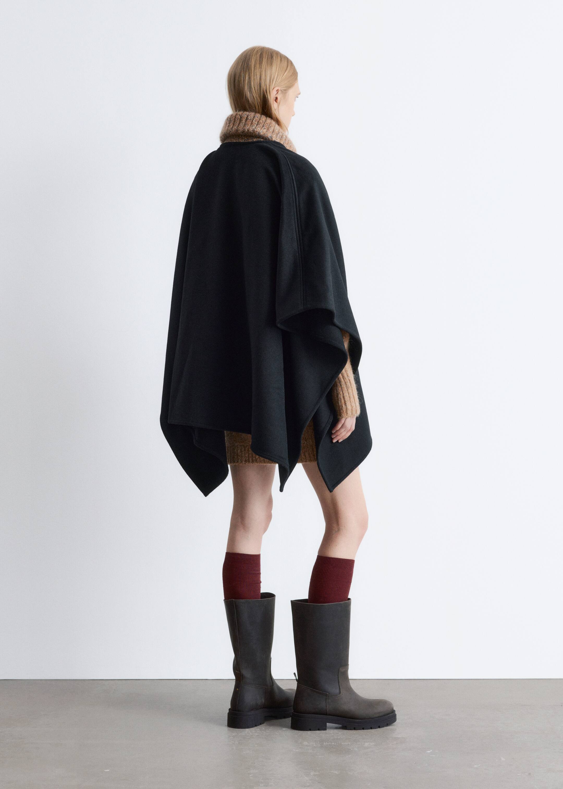 Visa större bild: Cape i ull - Svart - DAM | H&M FI 3