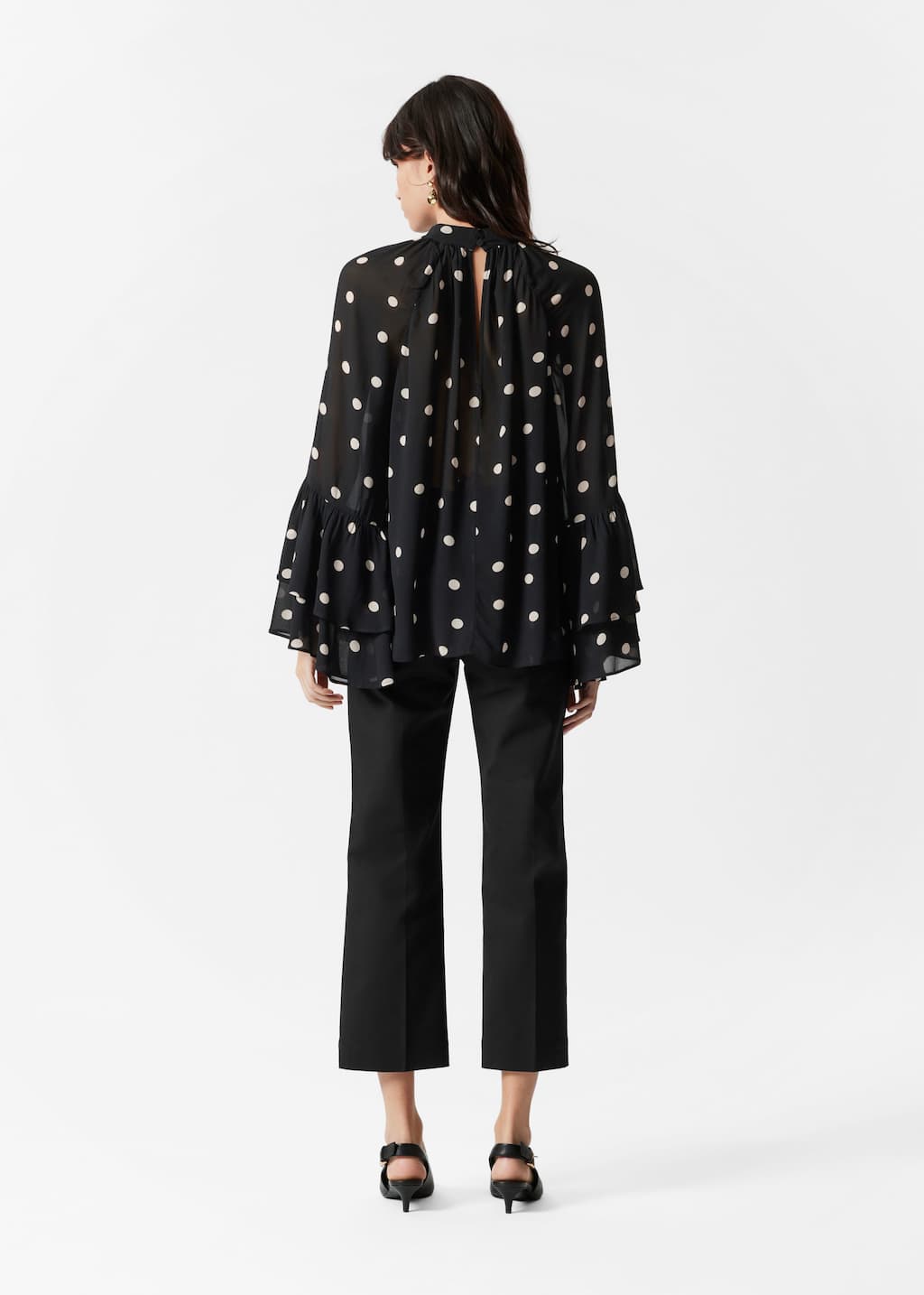 Image of Blusa con balze e colletto alla coreana