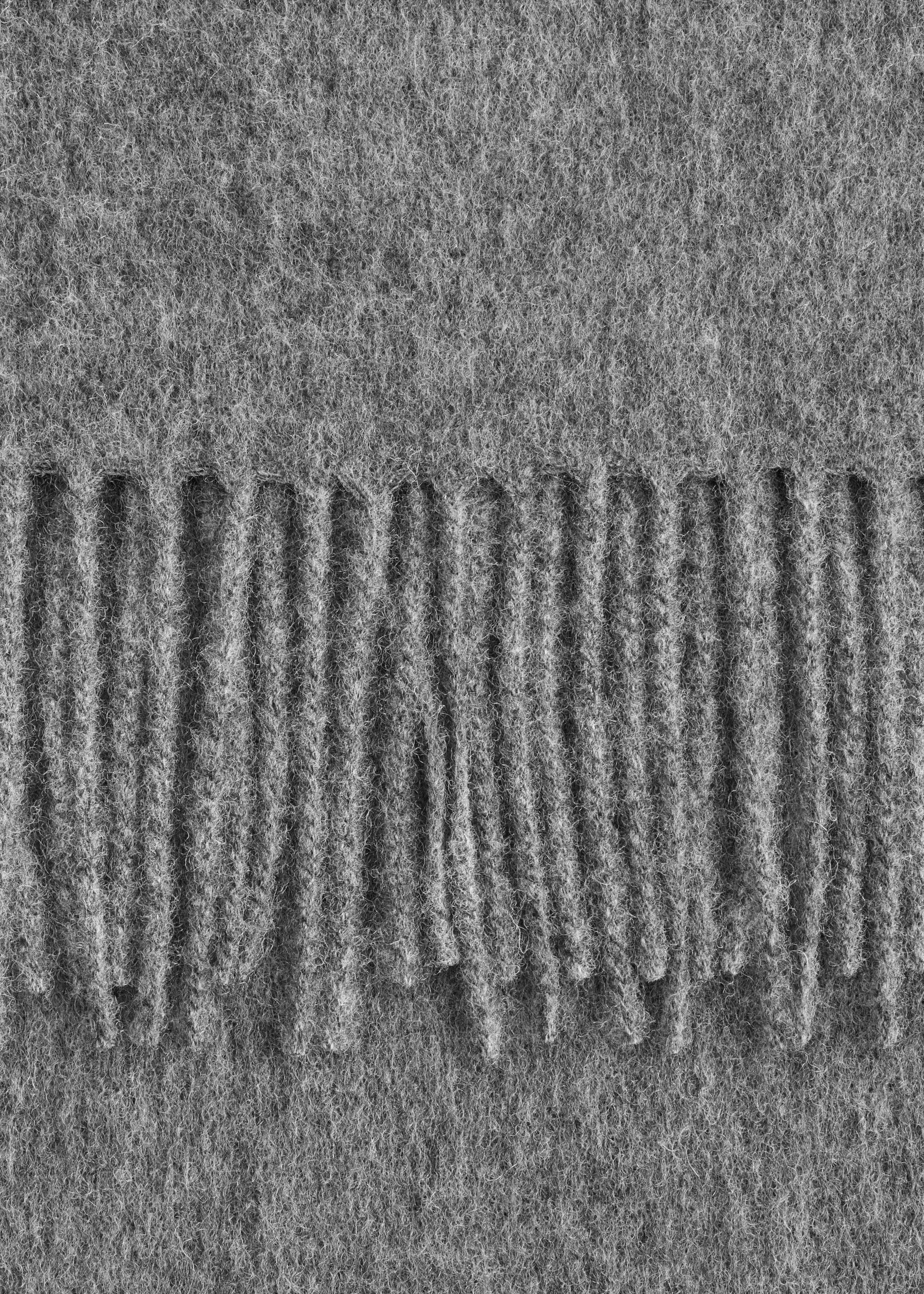 Image of Deckenschal aus Wolle mit Fransen