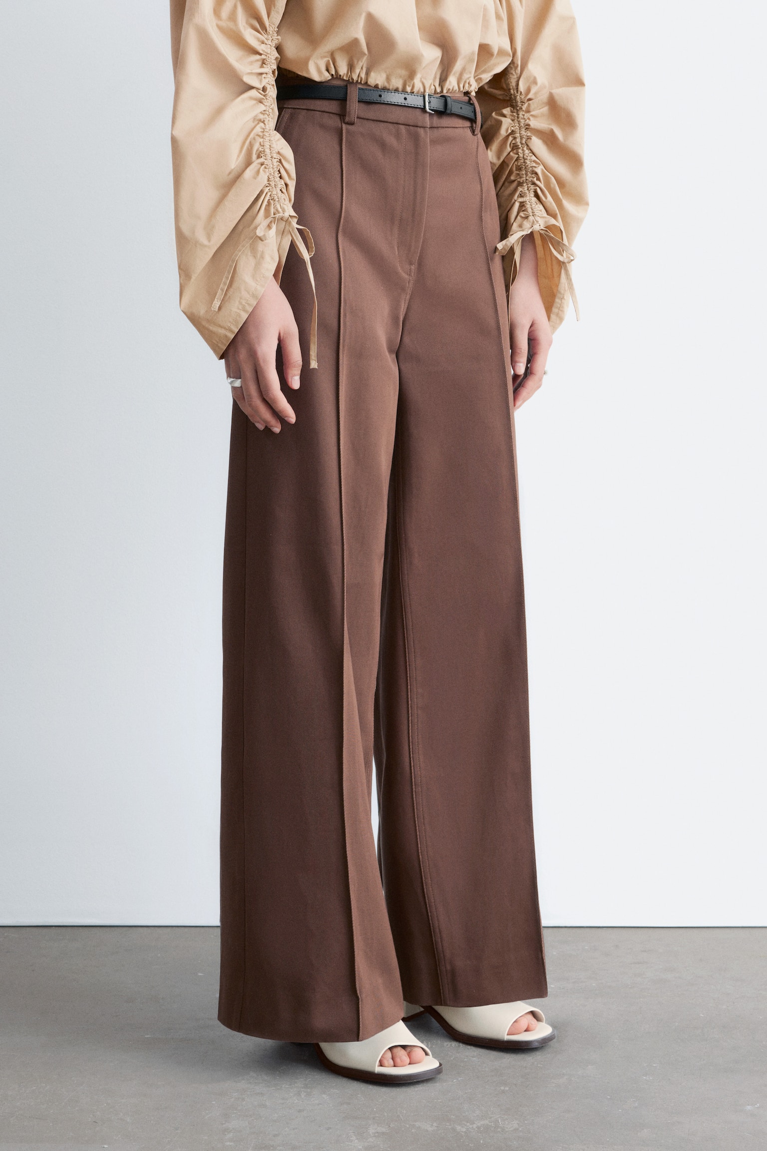 Bomuldsbukser med pressefolder - Brun/Hvid - 3