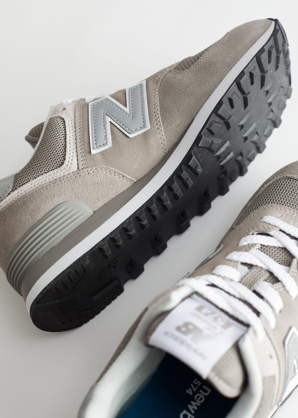 NewBalance574CoreWomensSneakers - {{variantName}} - Detalle descriptivo