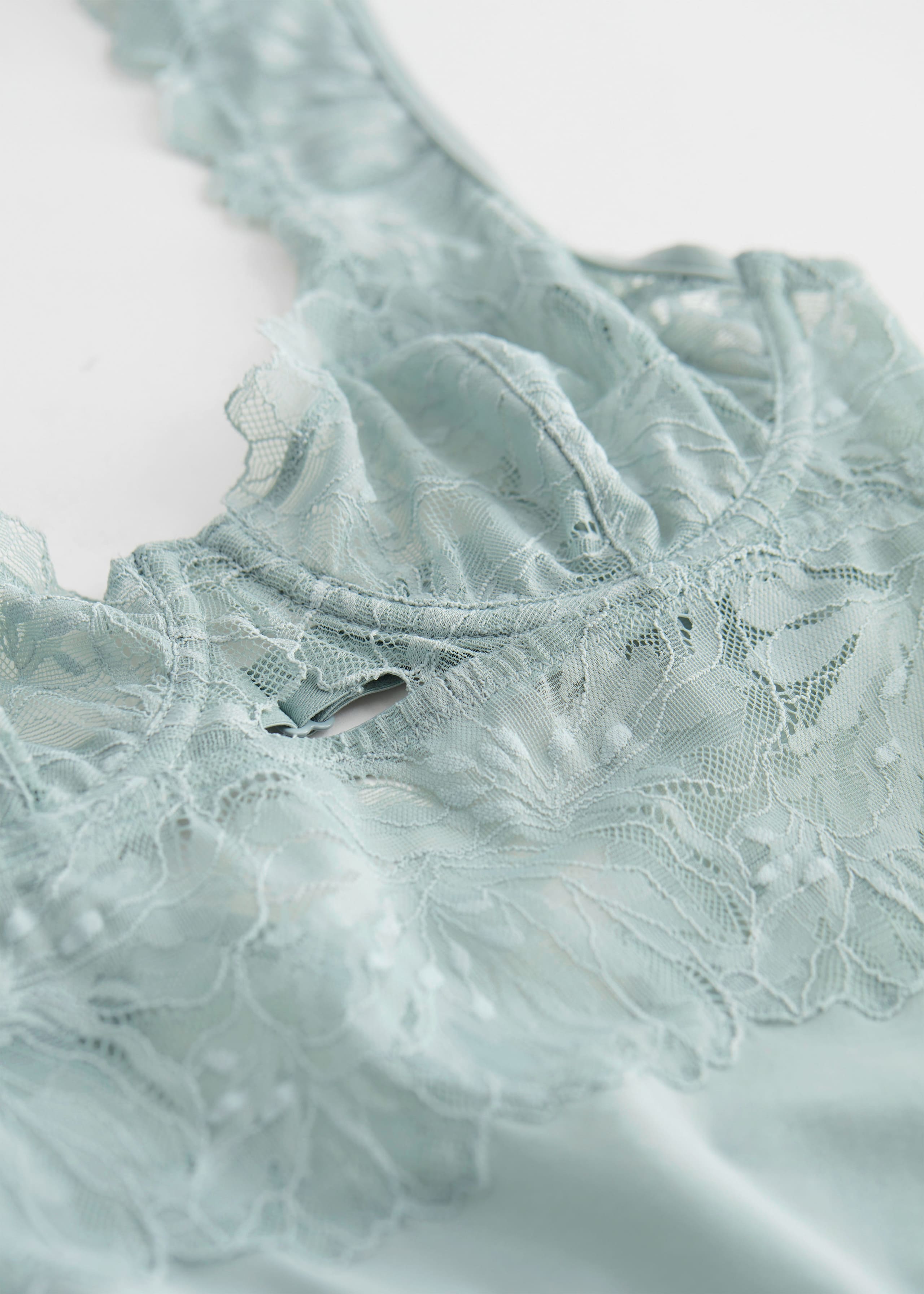 Lace Petal Detail Bodysuit - {{variantName}} - Descriptive Detail