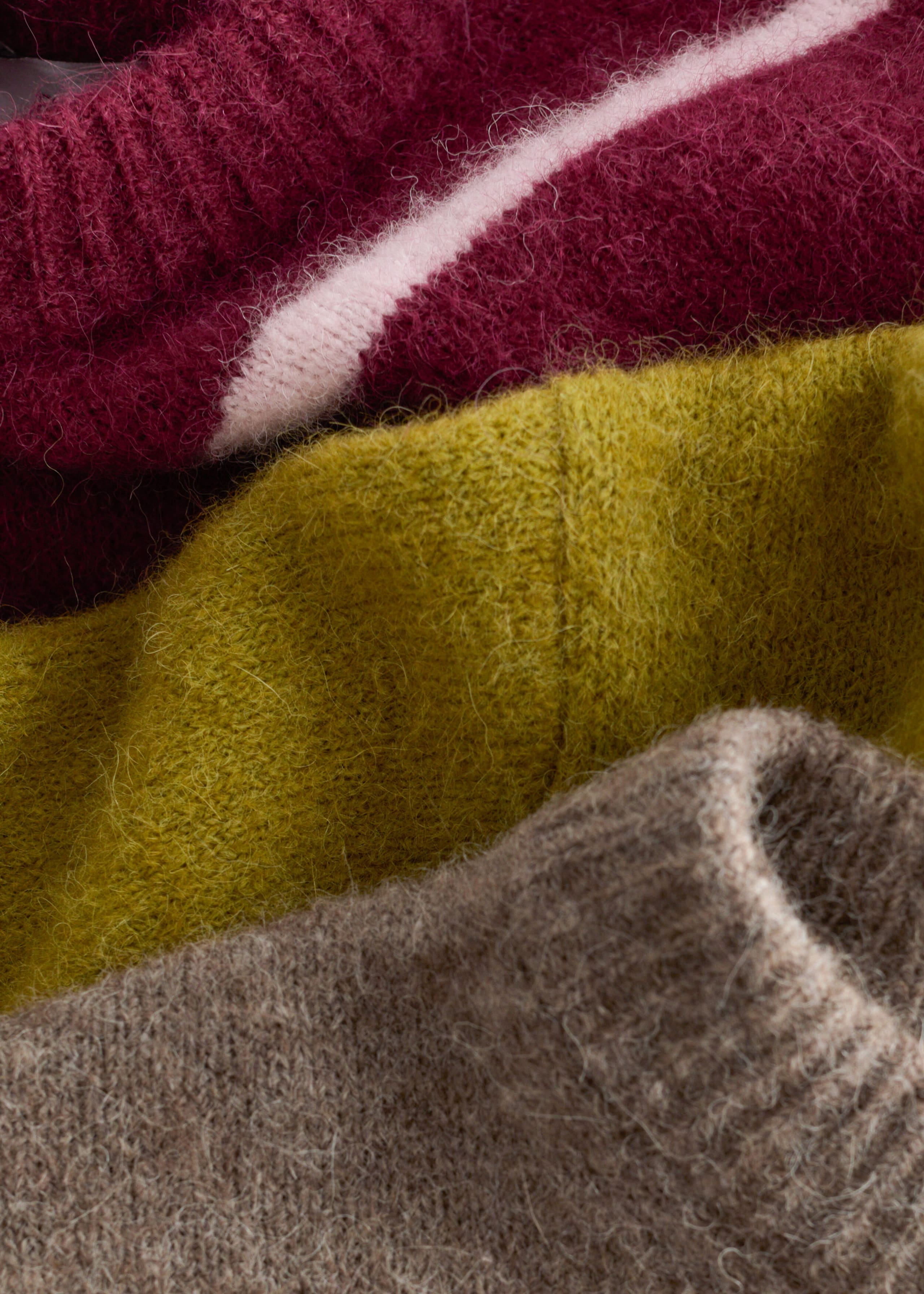Alpaca-Blend Knitted T-Shirt - {{variantName}} - Descriptive Detail