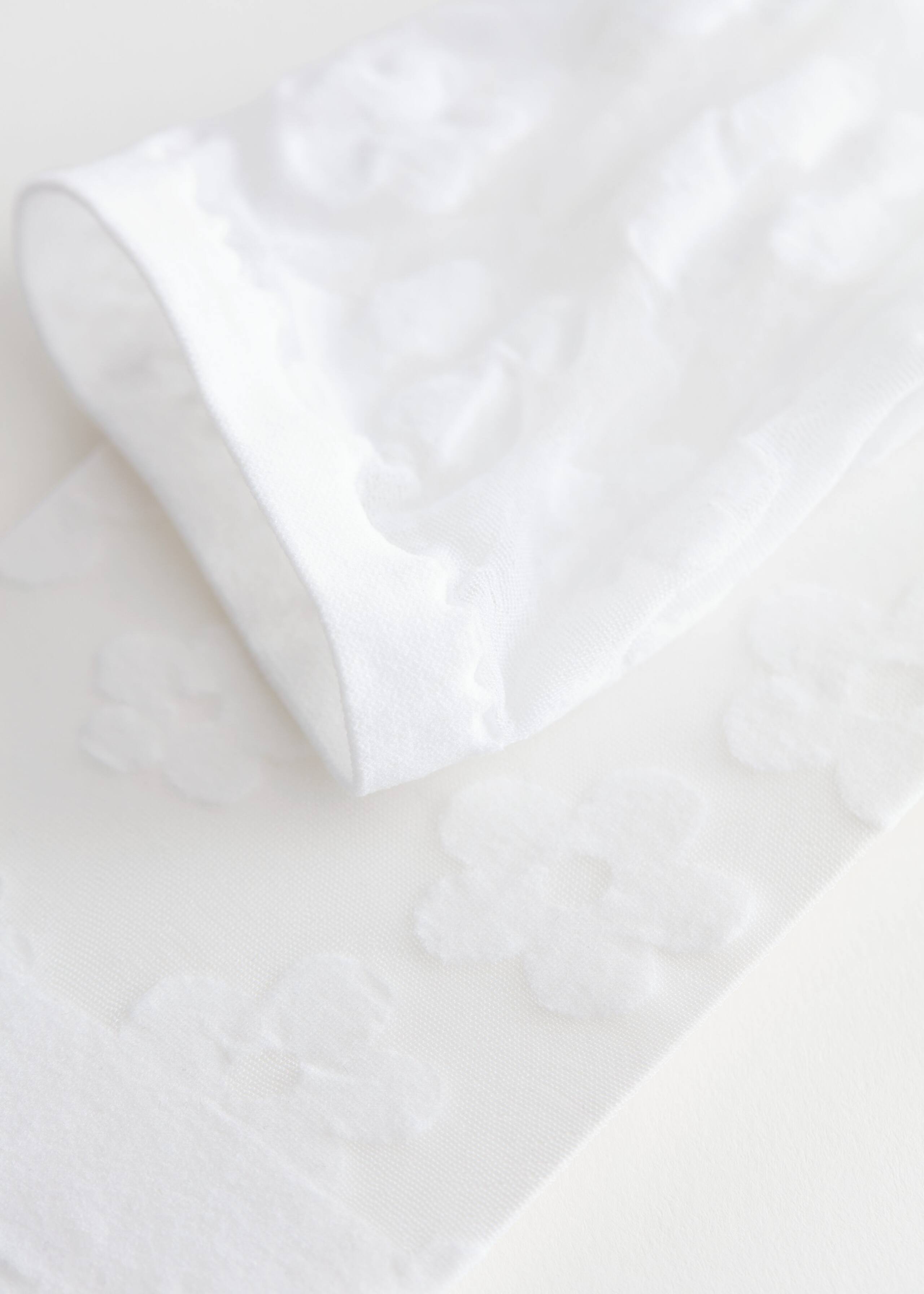 FloralMotifNylonSocks - {{variantName}} - Detalle descriptivo