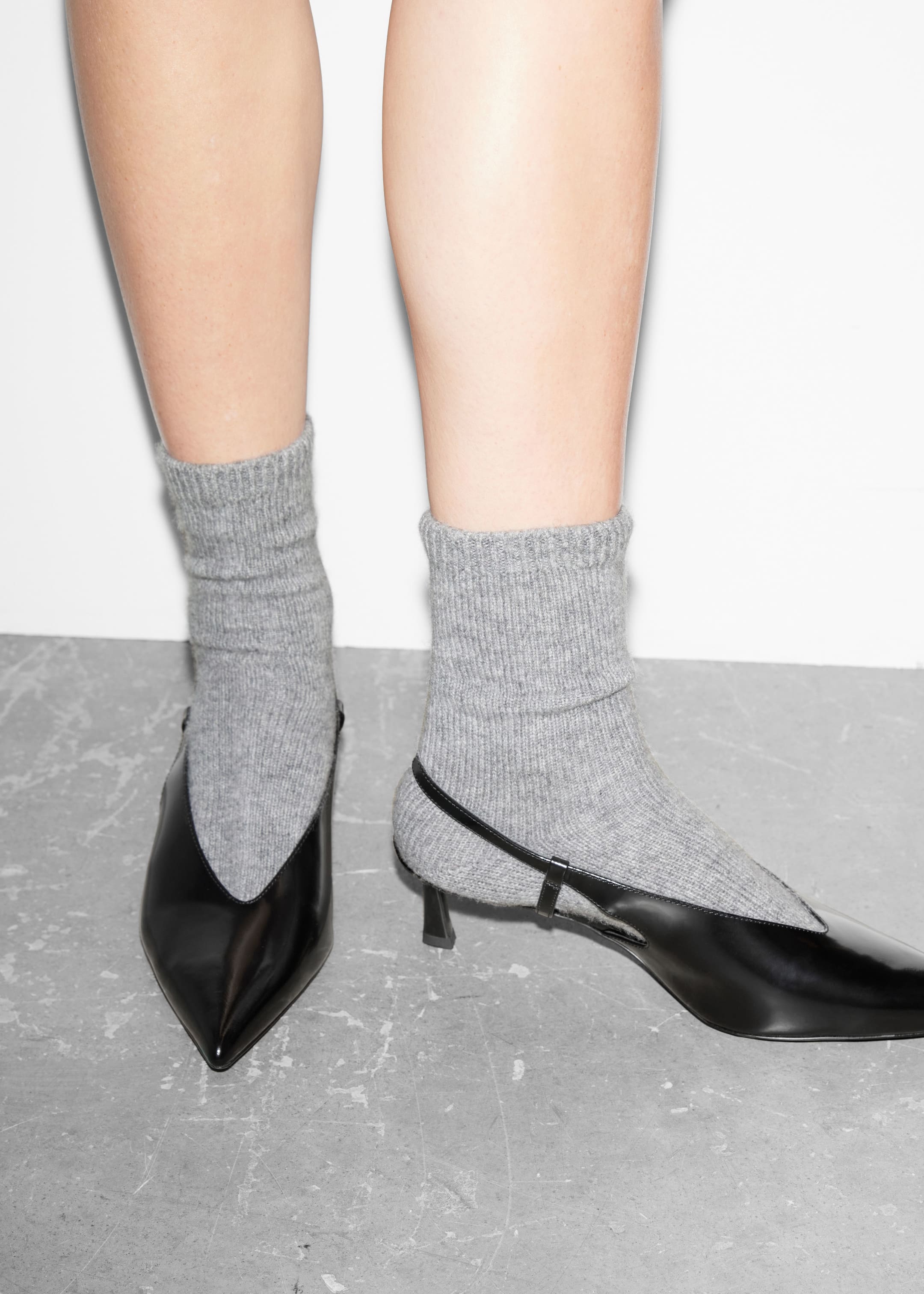 Größeres Bild anzeigen: Klassische Lederpumps mit Fersenriemen - Schwarz - Ladies | H&M AT 1