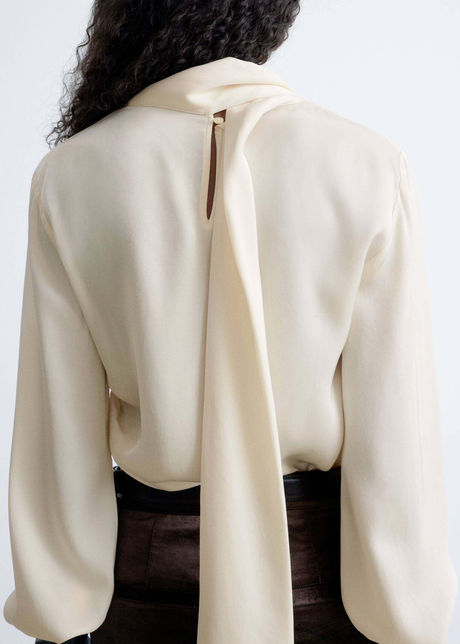 Blouse en satin avec foulard - Beige/Noir - 4