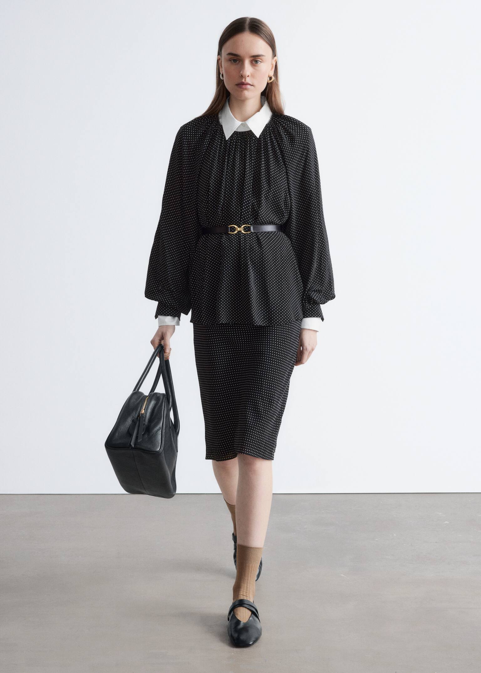 Bluse med ballonærmer - Sort polkaprikker/Mørkeblå - 5