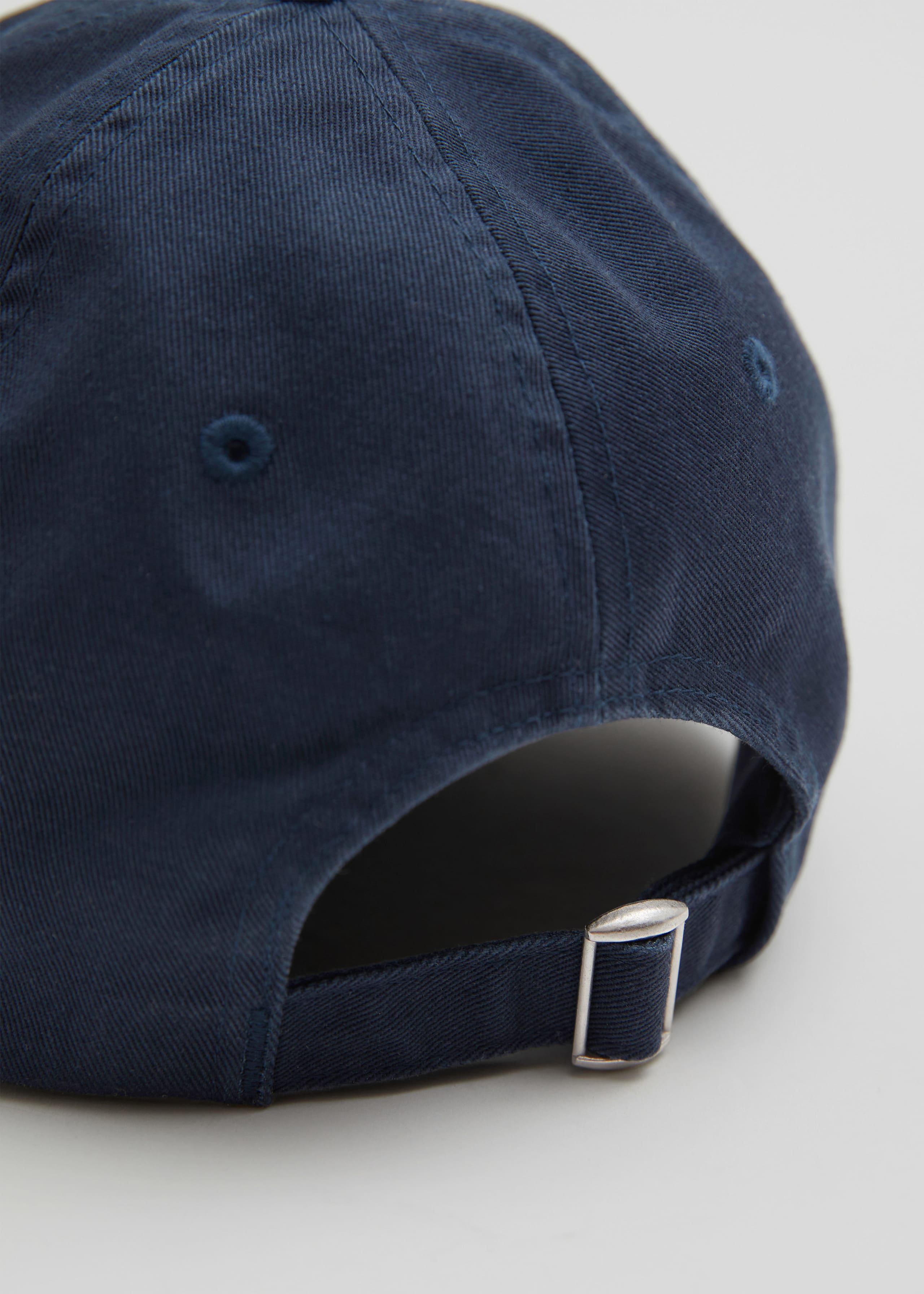 ClassicBaseballCap – {{variantName}} – Szczegół