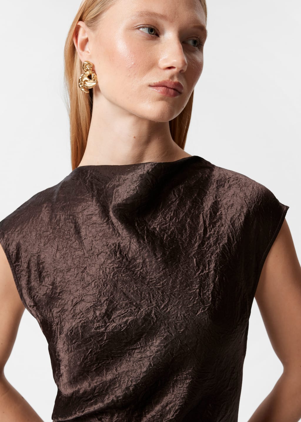 Midiklänning i satin med kort arm – Ljusgrön – lookbook