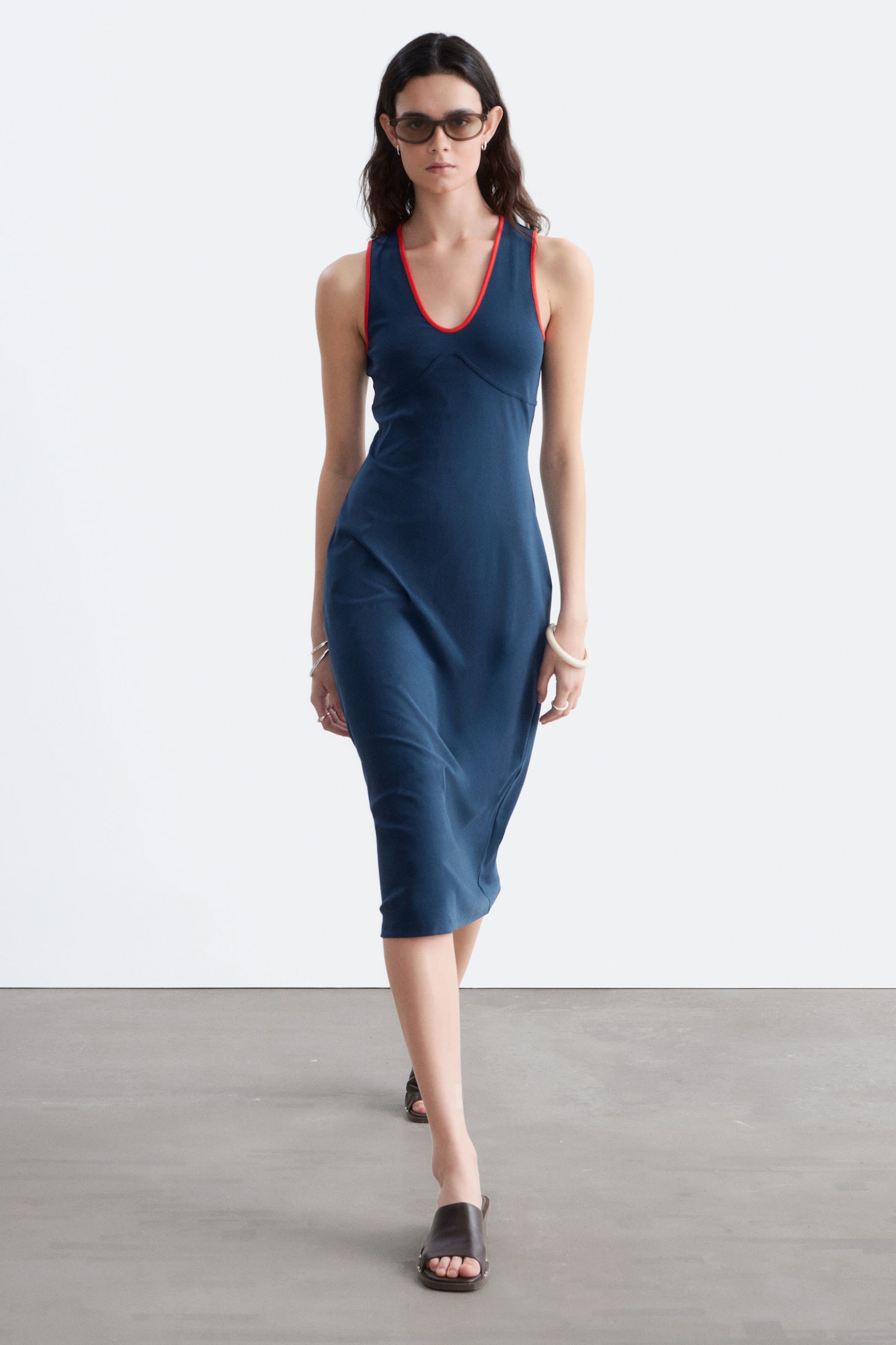U-Neck Midi Dress - Dark Blue/Red/אדום - 1