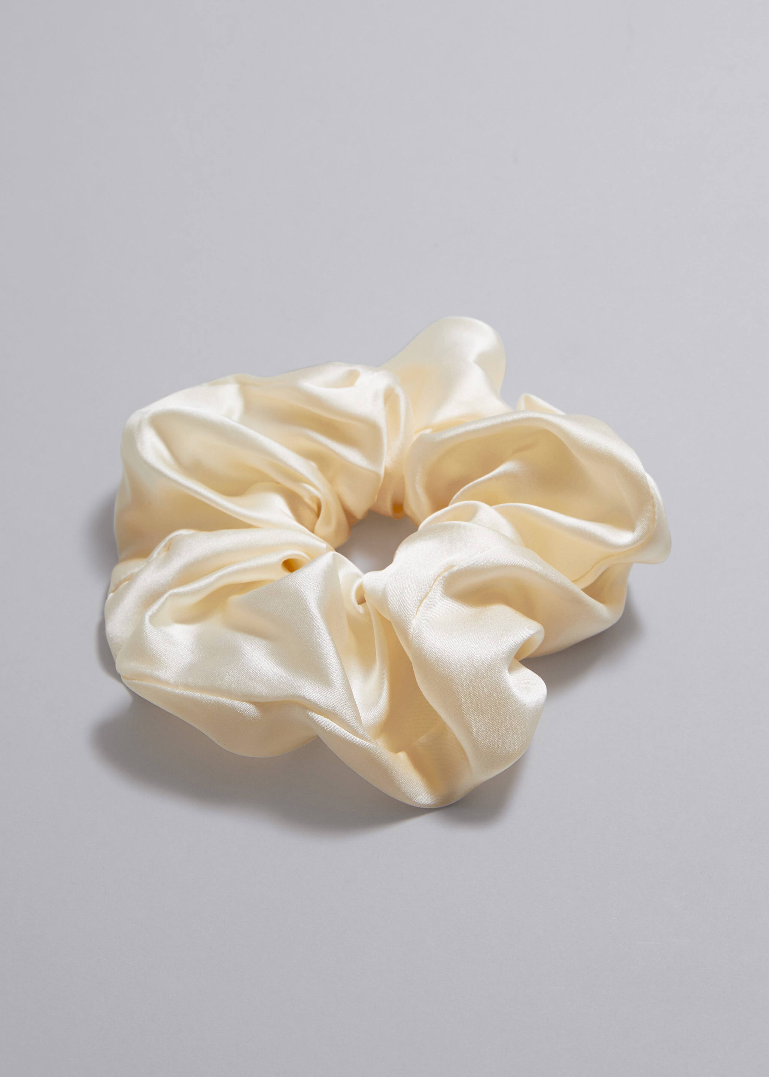 Scrunchie grande in seta - Crema - Natura morta