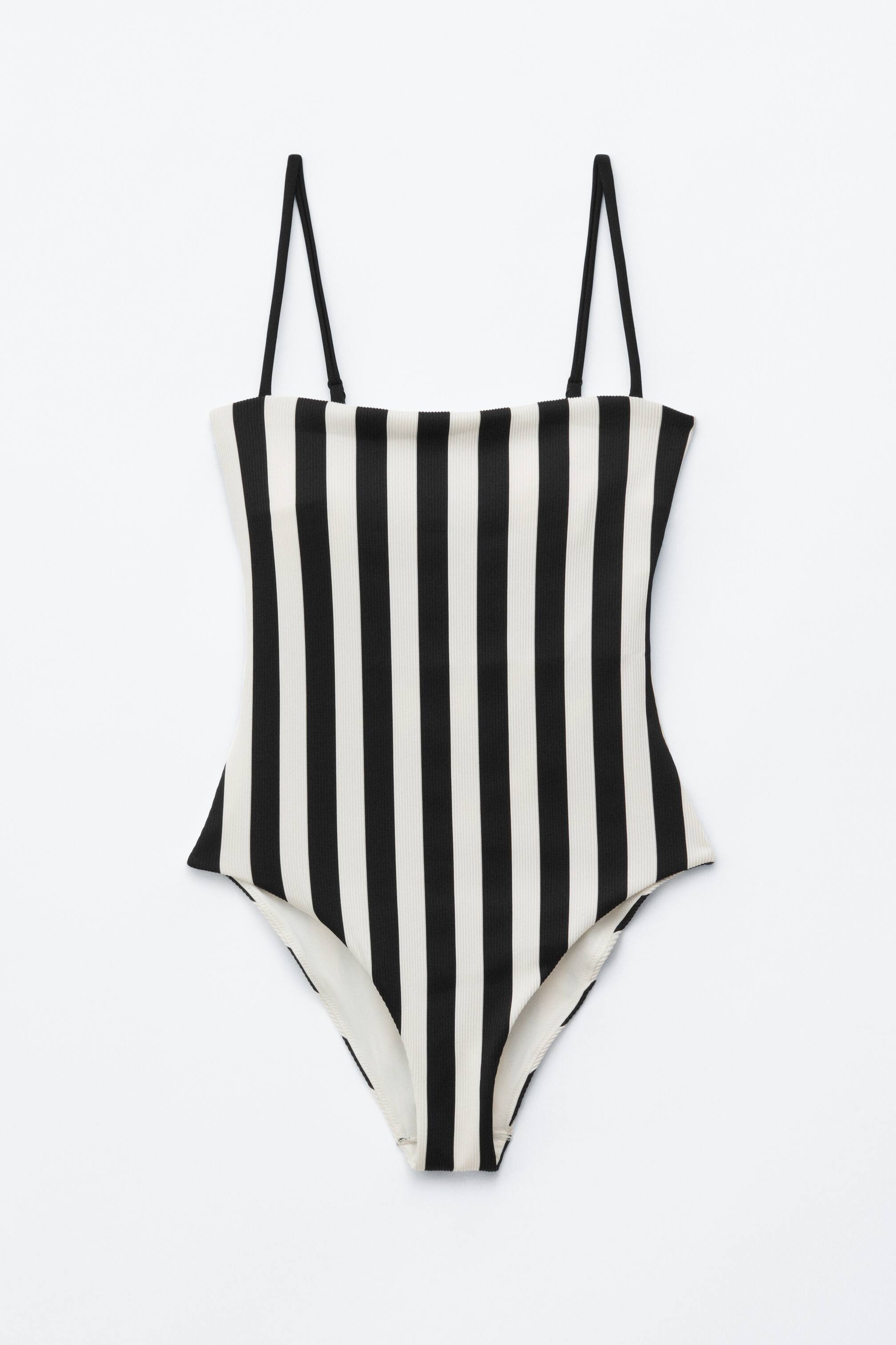 Преглед на по-голямо изображение: Цял бански костюм, представящ своята ПРЕДНА част, с класически силует, квадратно деколте и тънки, регулируеми черни презрамки. Изработен е от рипсено жакардово платно, с дръзки вертикални ивици в черно и екрю.