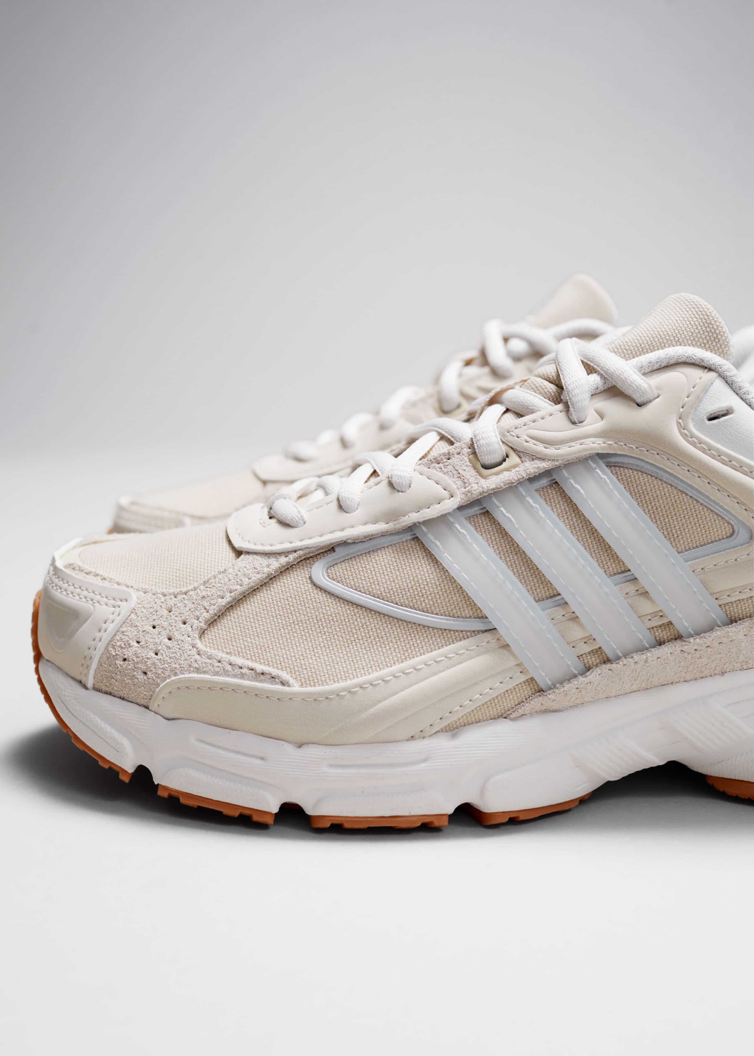 Adidas Originals Response CL - {{variantName}} - Descriptive Detail