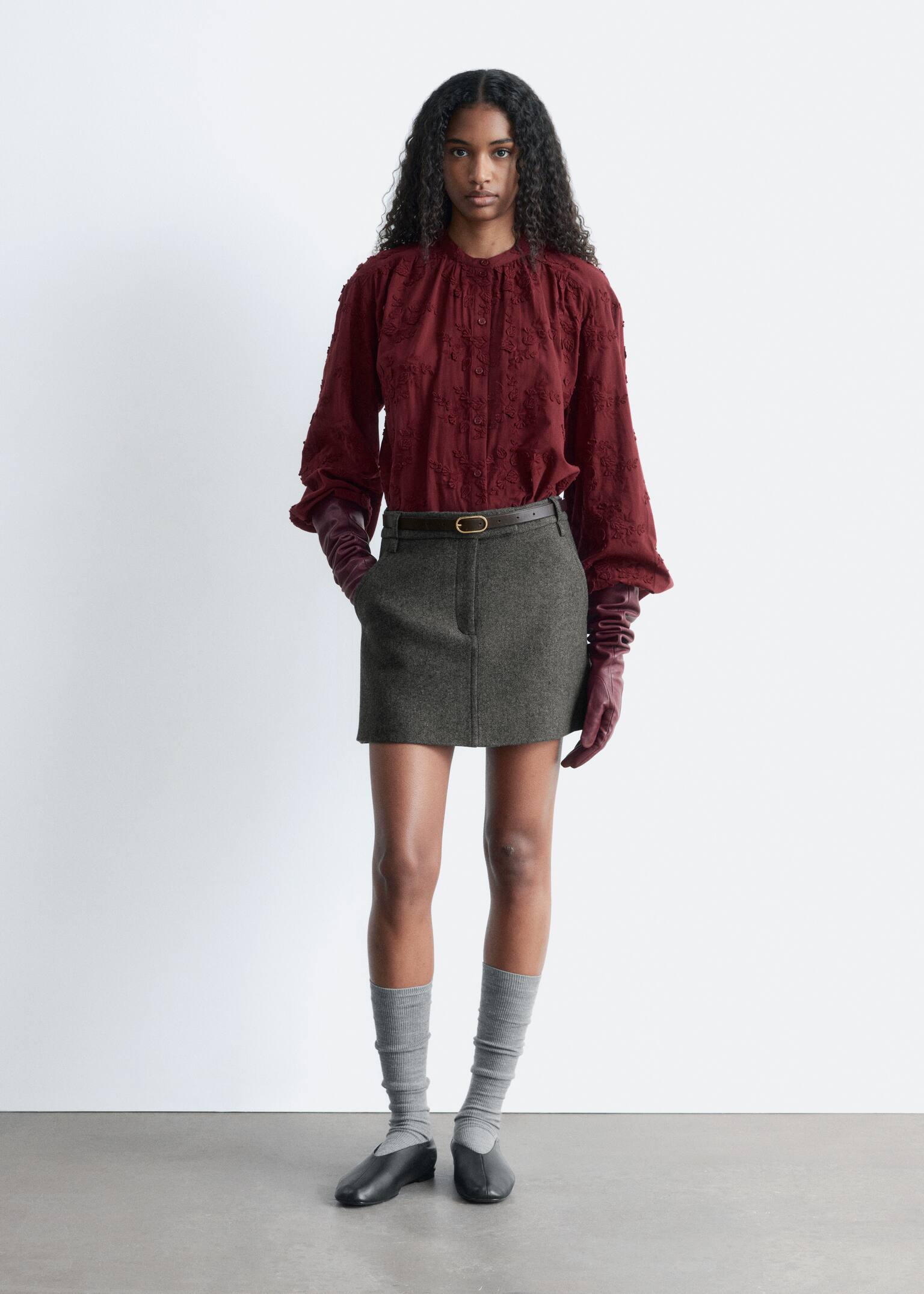 Halenka s květinovými aplikacemi - Tmavě červená/Výšivka v zaprášené růžové/White/Black/Petrolová/Námořnická modrá/Fialová/Beige/Dark Red - 3