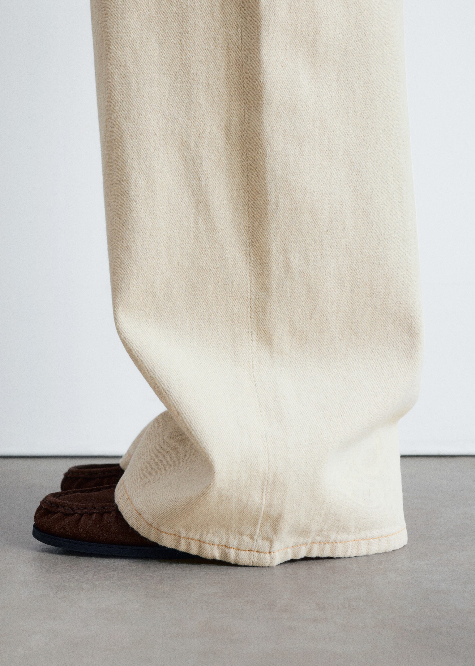 Relaxed Wide-Leg Jeans - Beige/Black - 8