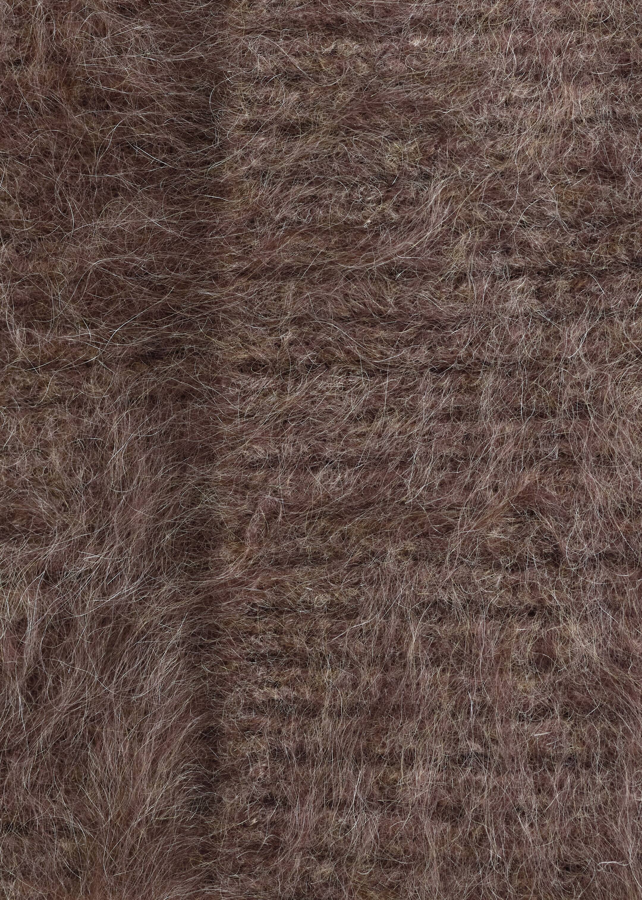 Agrandir l'image: Un textile marron présente une texture dense et brossée avec des fibres de couleur claire visibles à sa surface.