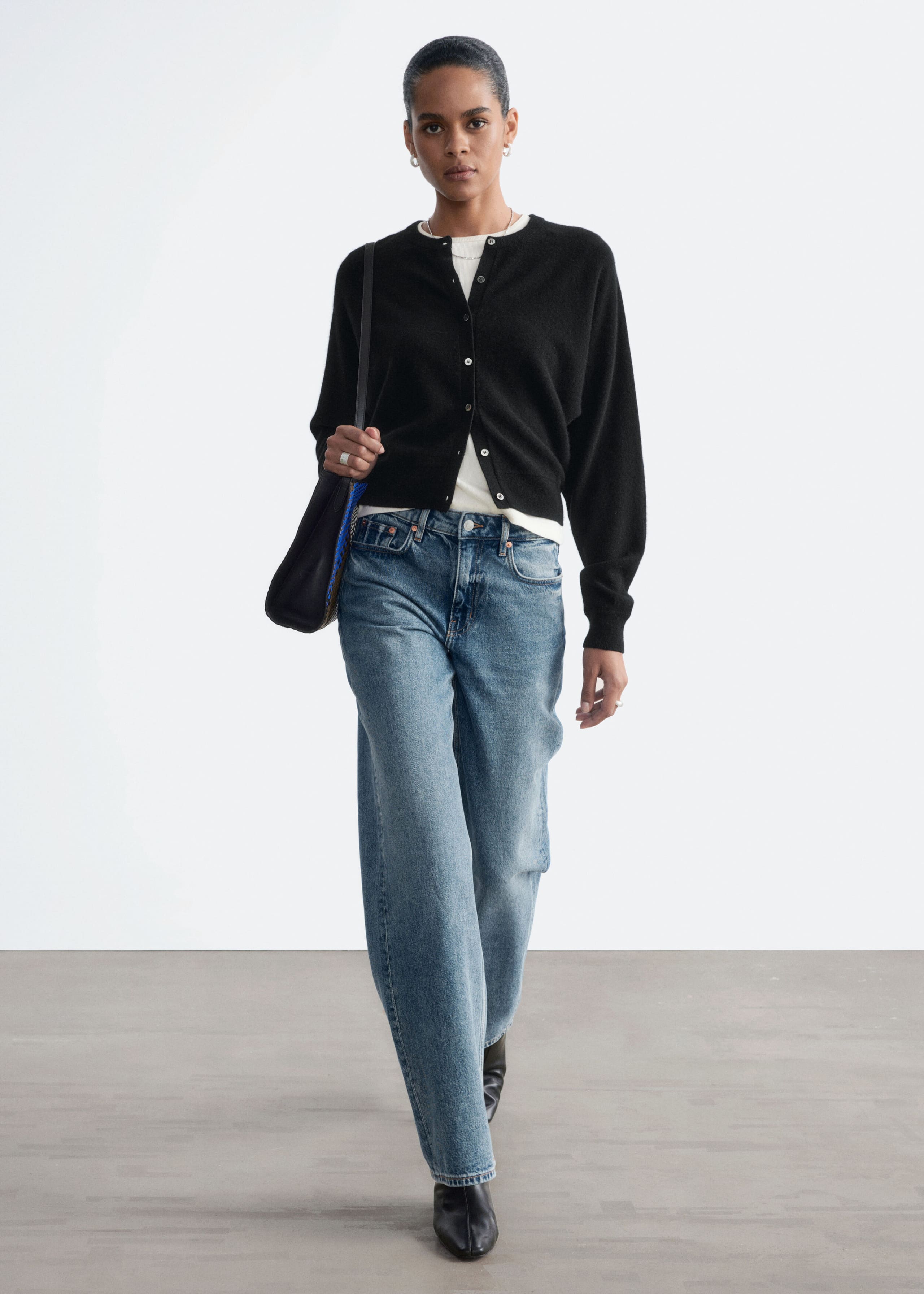 Cashmere Cardigan - Black - Lookbook