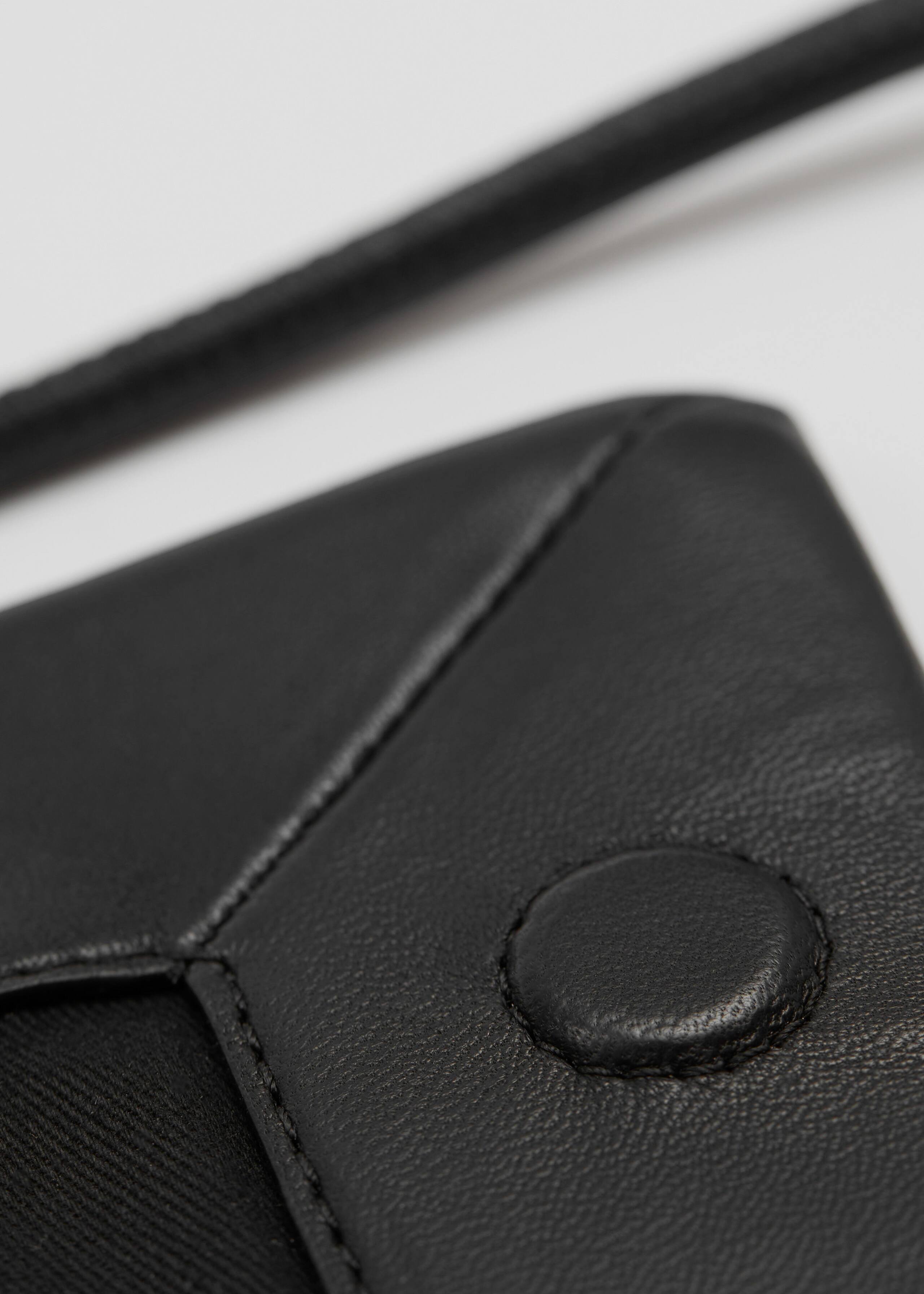 Borsa a tracolla in pelle - {{variantName}} - Descrizione dettagliata