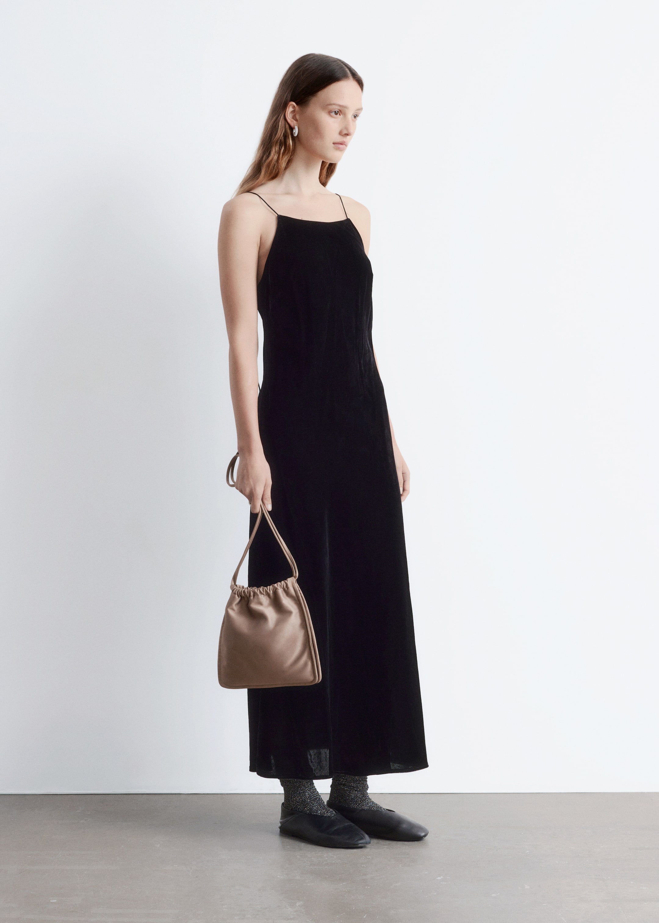 Ingrandisci l'immagine: Strappy Velvet Midi Dress - Black | H&M CH 1