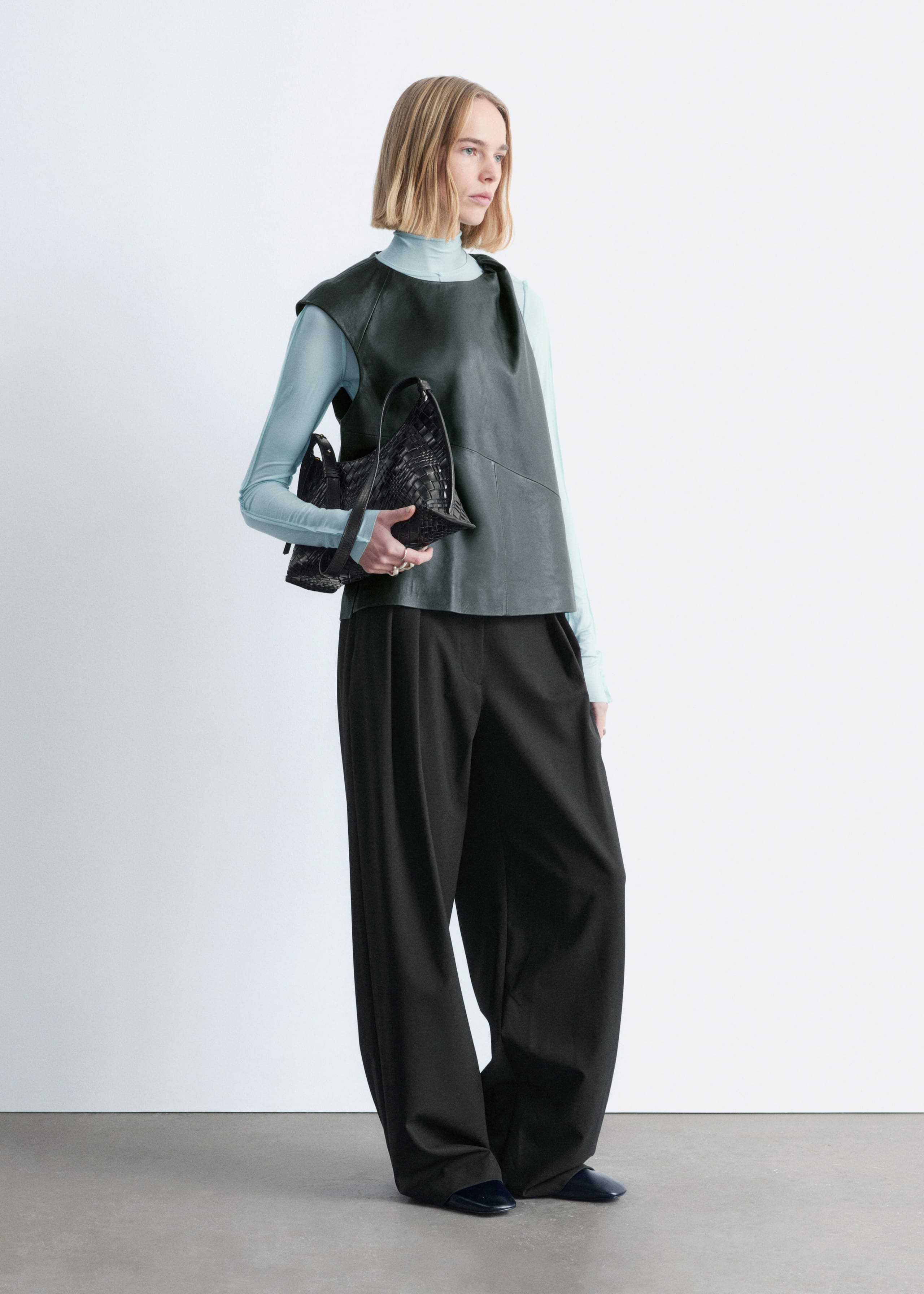 Image of Haut en cuir à épaule torsadée