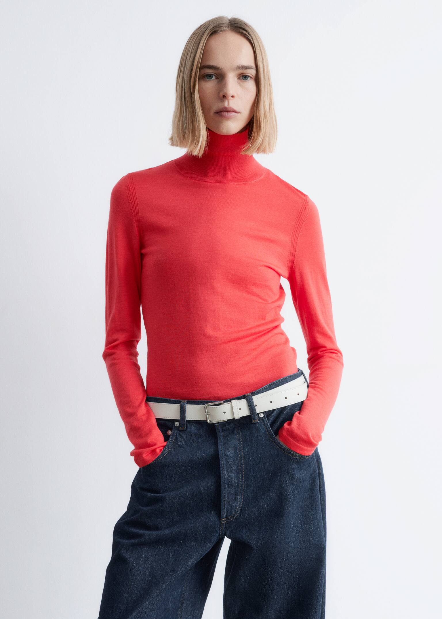 Thin-Knit Wool Turtleneck - Red/Dark Brown - 7