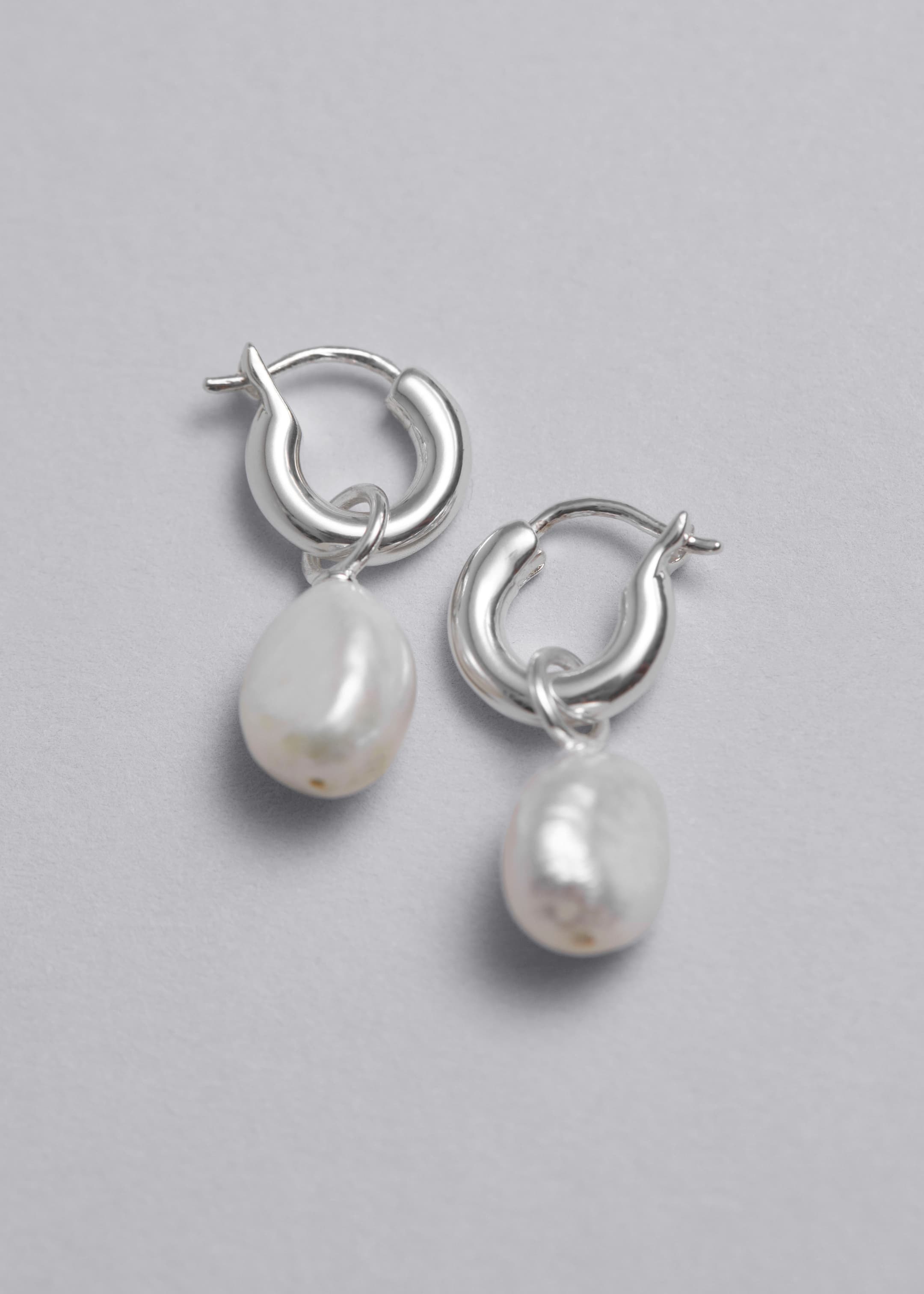 הצגת תמונה גדולה יותר: Freshwater Pearl Hoops - Silver - Ladies | H&M IL 1