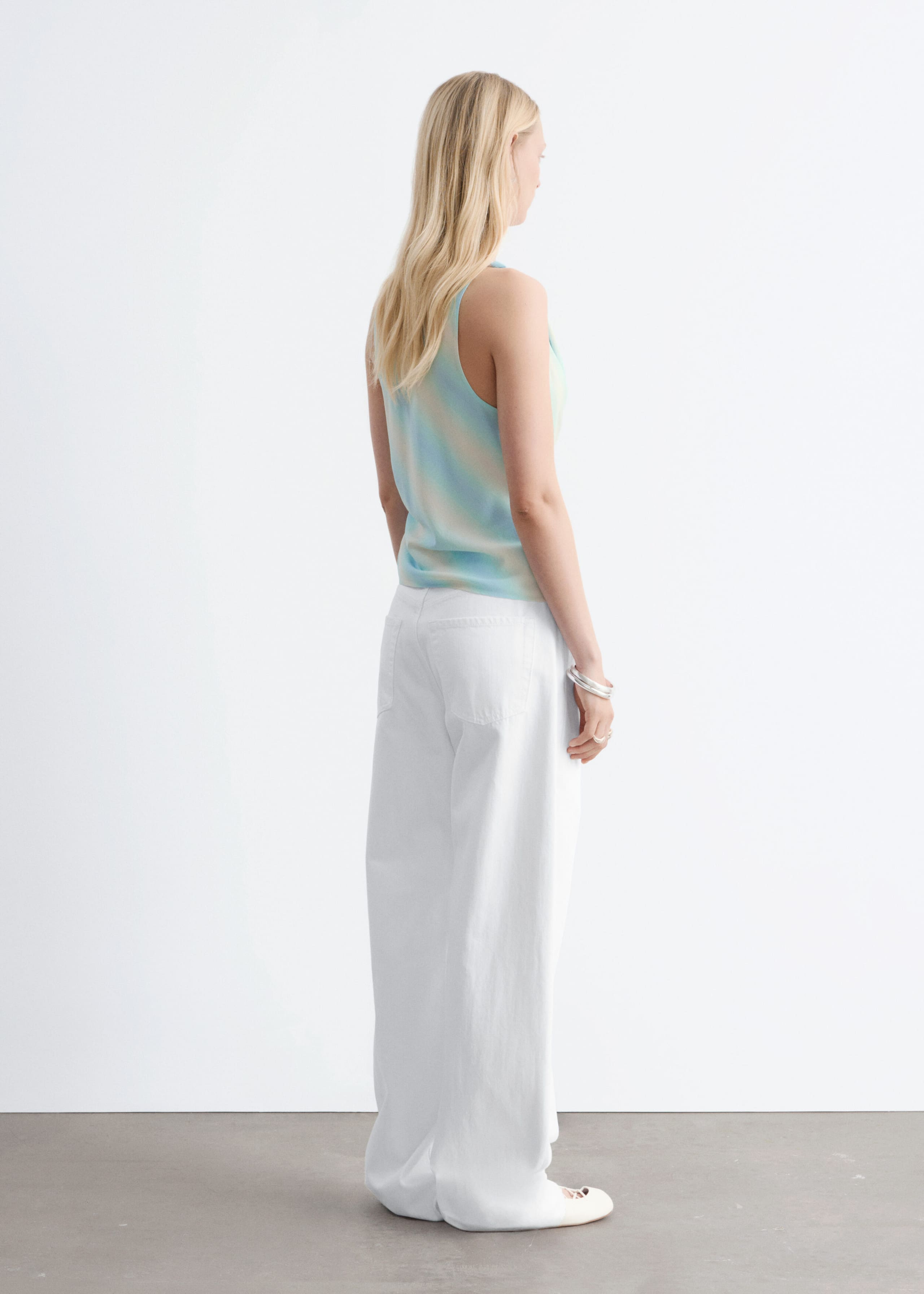 Image of Wzorzysty jedwabny top z wiązaniem