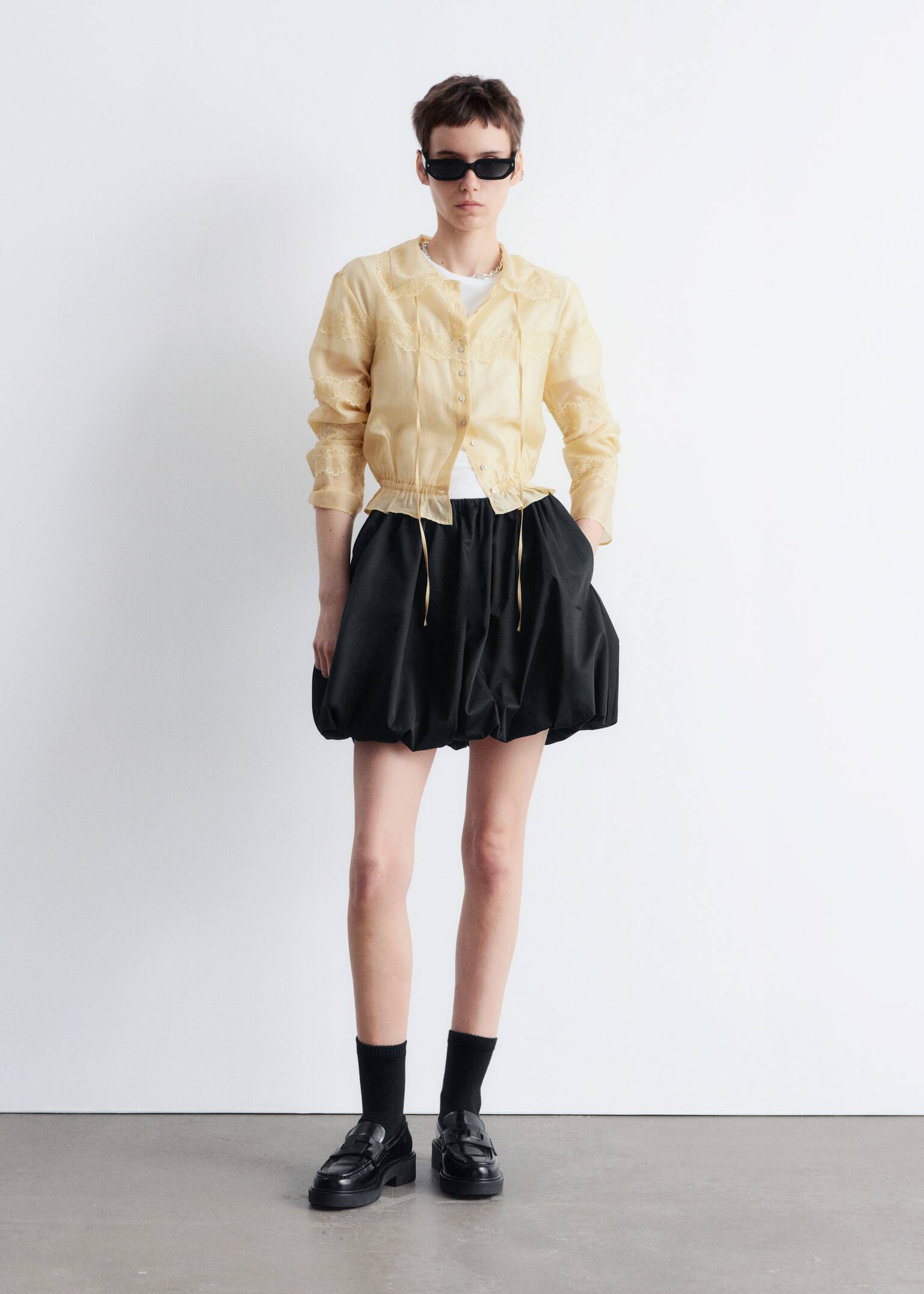 Langærmet blondebluse - Lysegul/Sort - 6