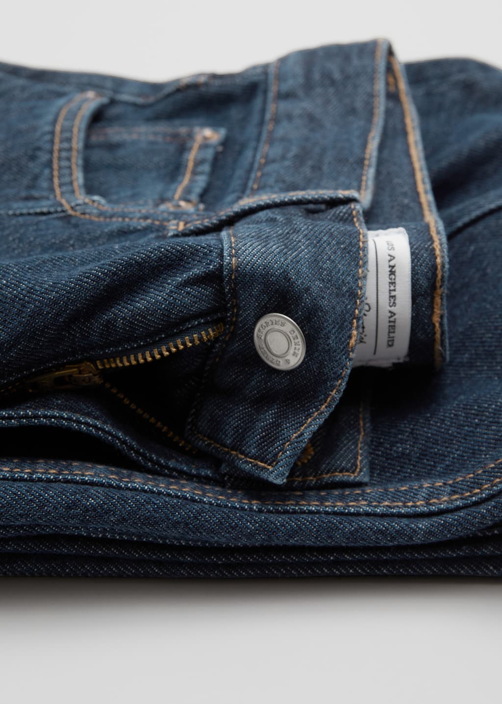 Jean droit taille haute - {{variantName}} - Descriptive Detail