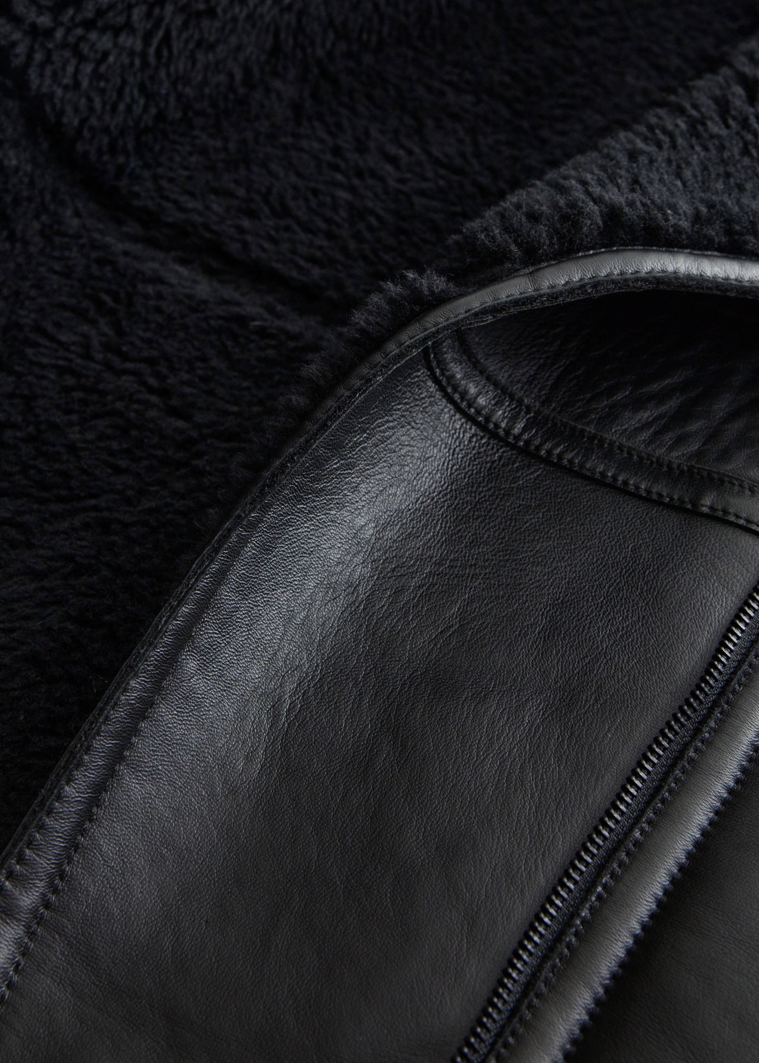Oversized Leather Shearling Jacket - {{variantName}} - Descriptive Detail