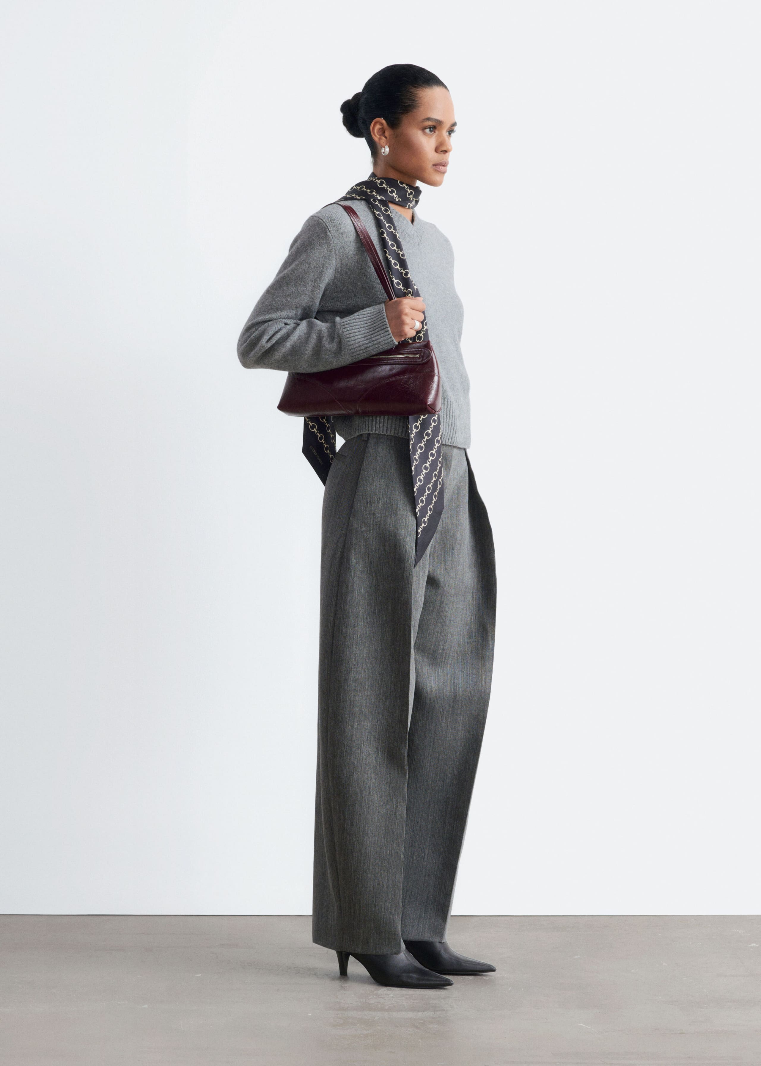 V-Neck Jumper - Dark Red - Lookbook