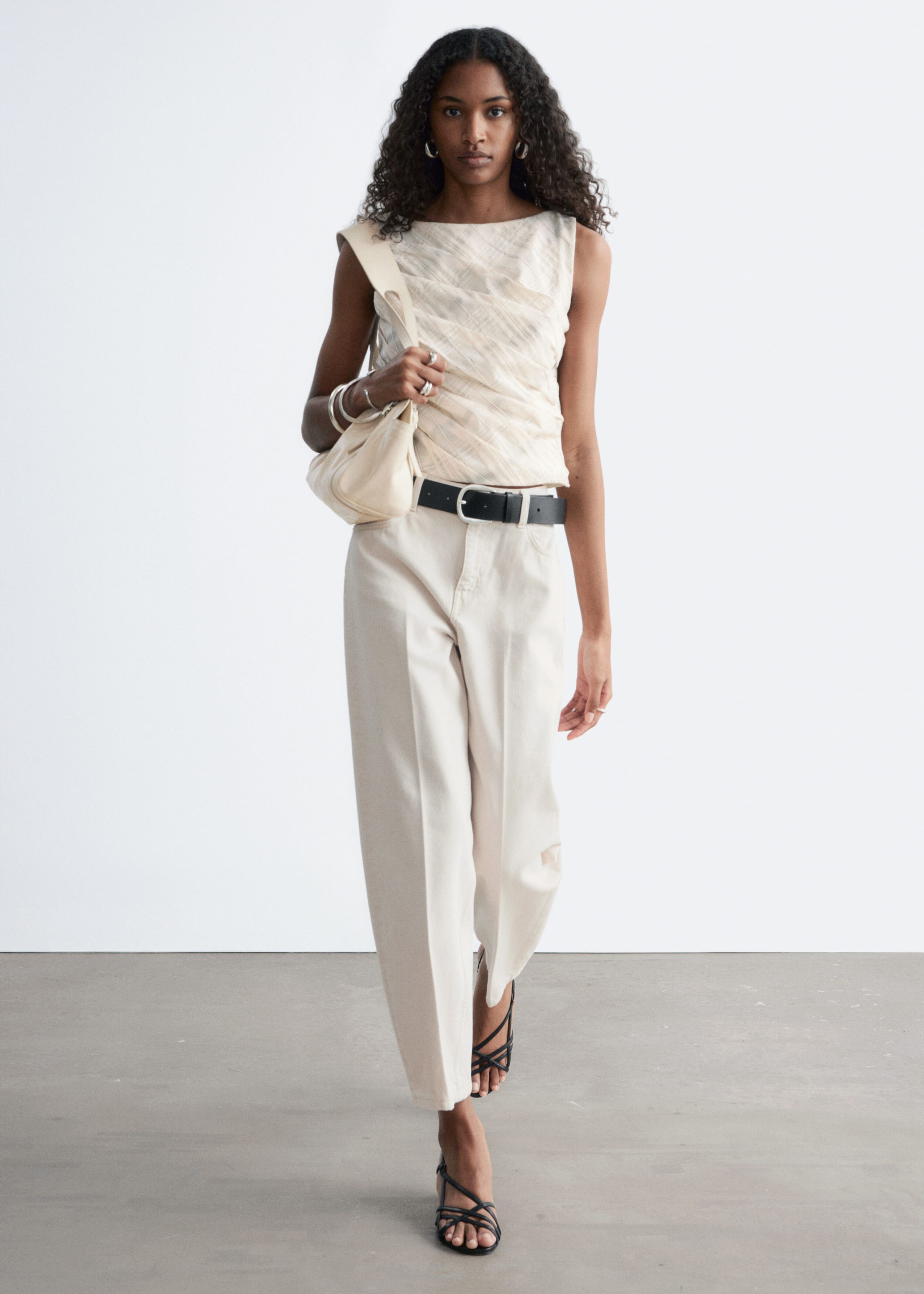 Image of Teksturowany top z dekoltem w łódkę