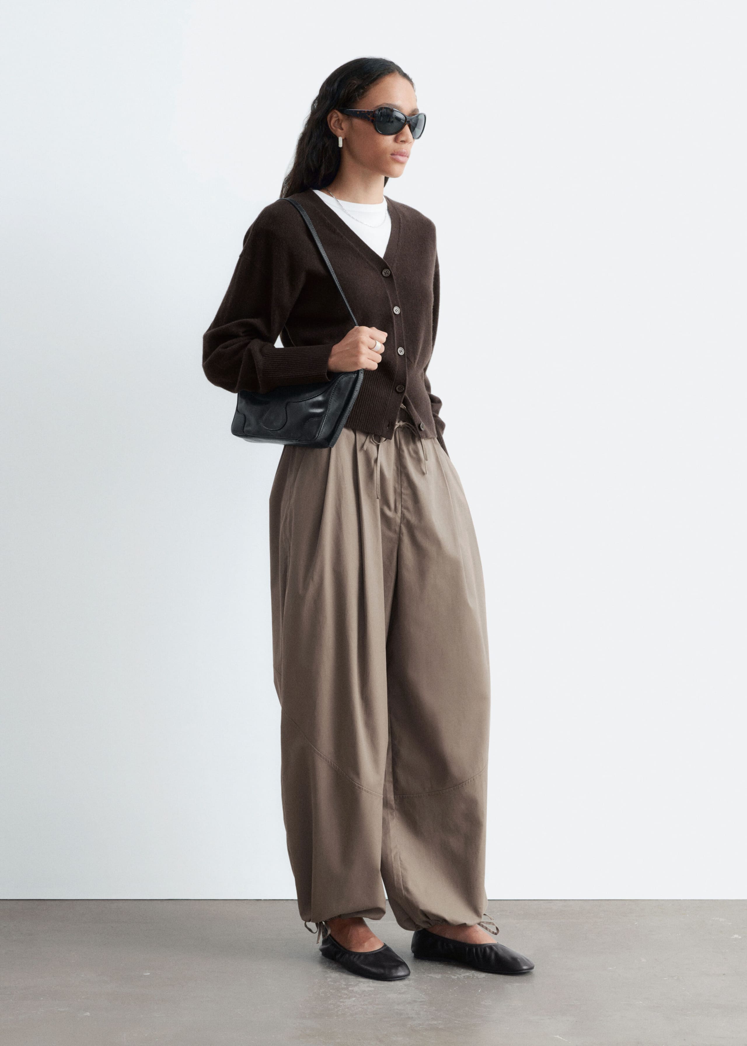 Pantalon boule en coton - Taupe - Lookbook