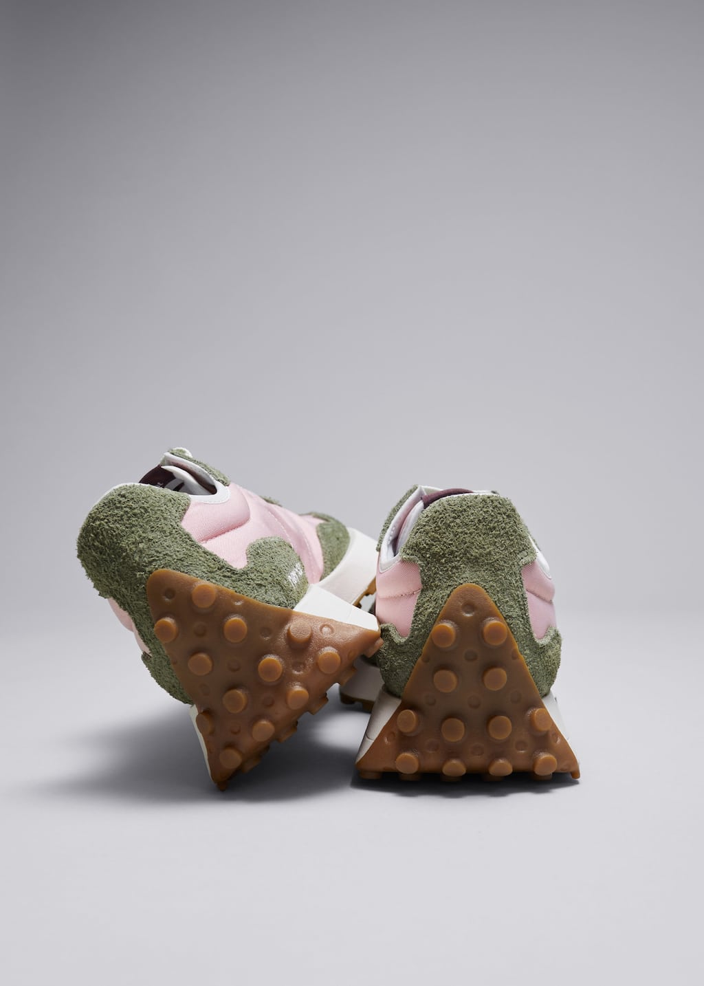 Sneakersy New Balance 327 – {{variantName}} – Szczegół
