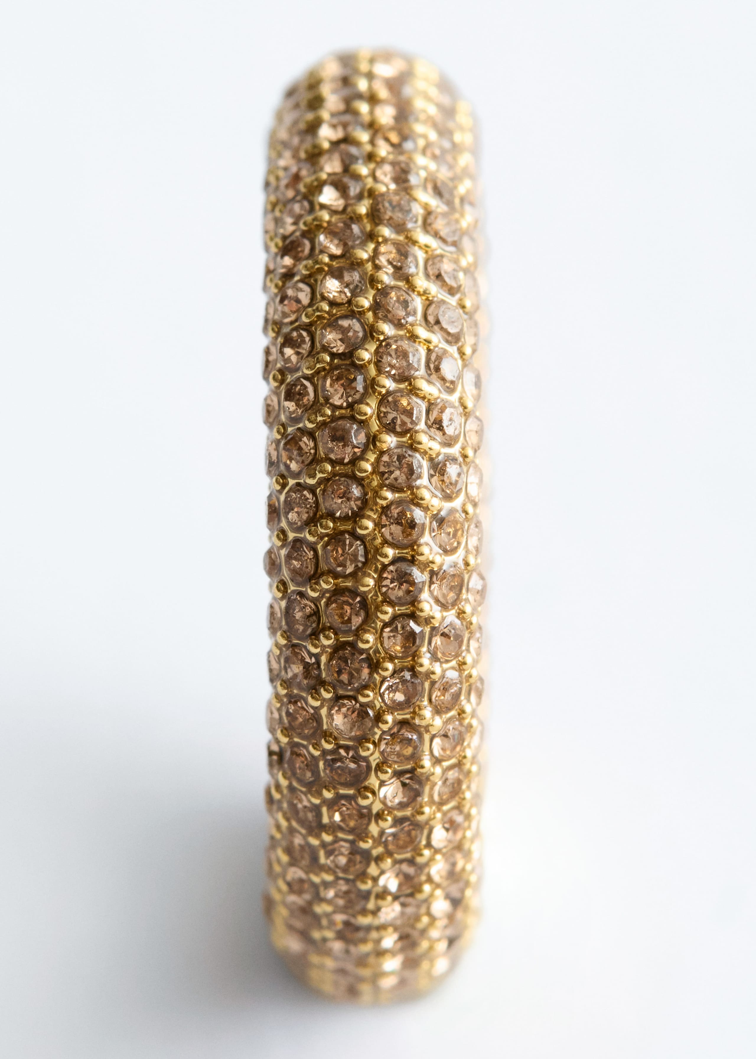 Image of Anillo con incrustaciones de cristal