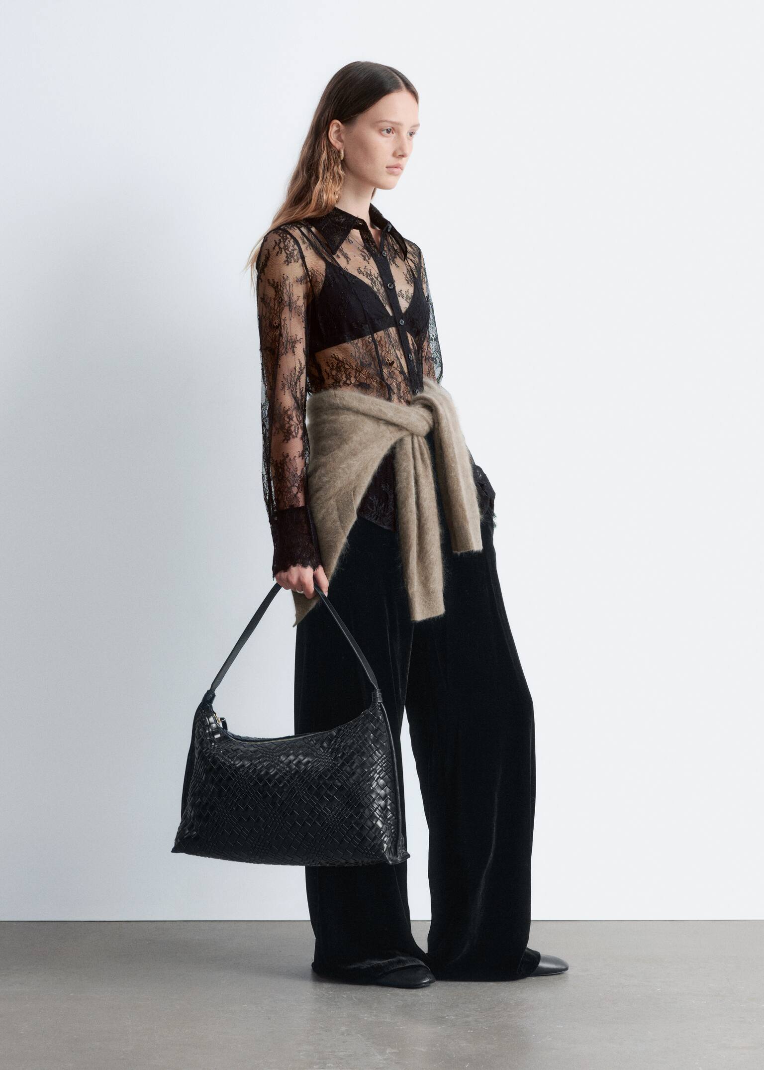 Zužujúca sa čipkovaná košeľa - Čierna - 6