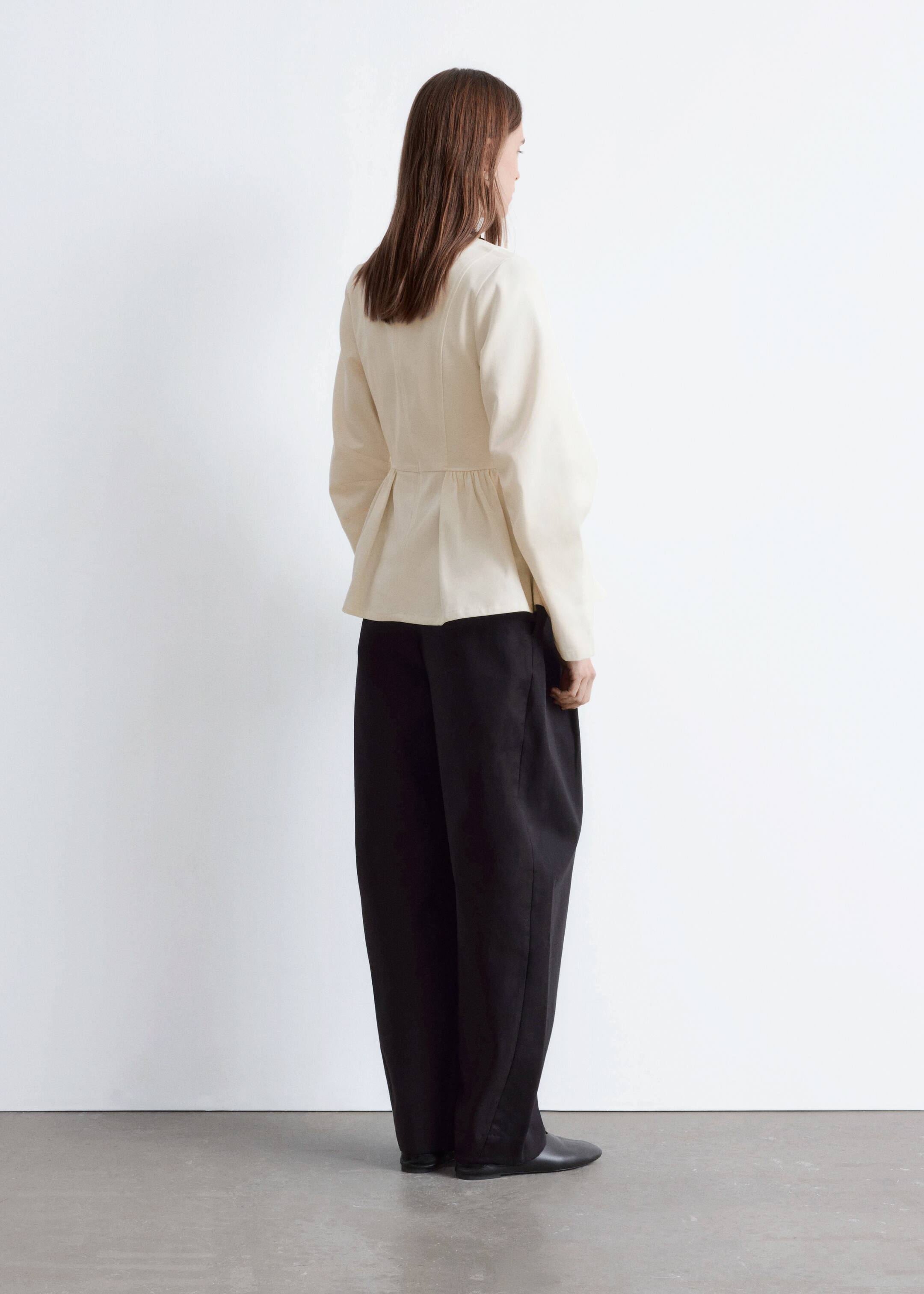 Näytä suurempi kuva: Puuvillapusero peplum-helmalla - Kerma - NAISET | H&M FI 7