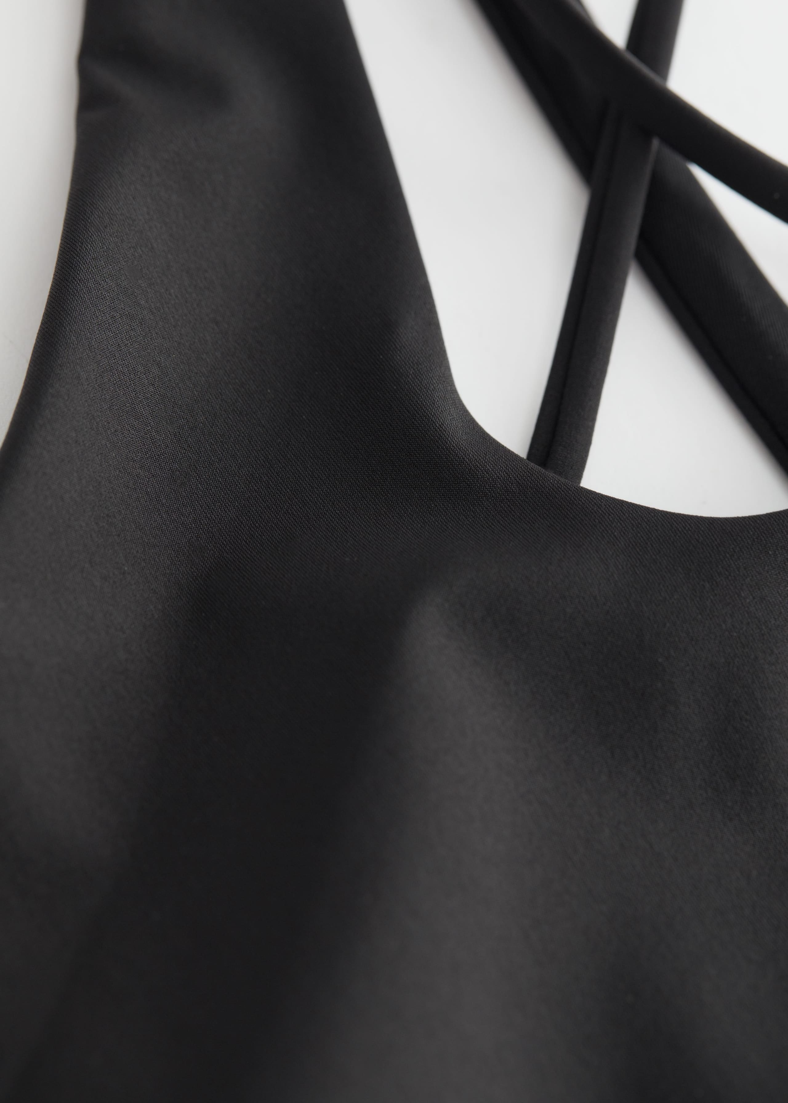 Asymmetric Swimsuit - {{variantName}} - Detalle descriptivo