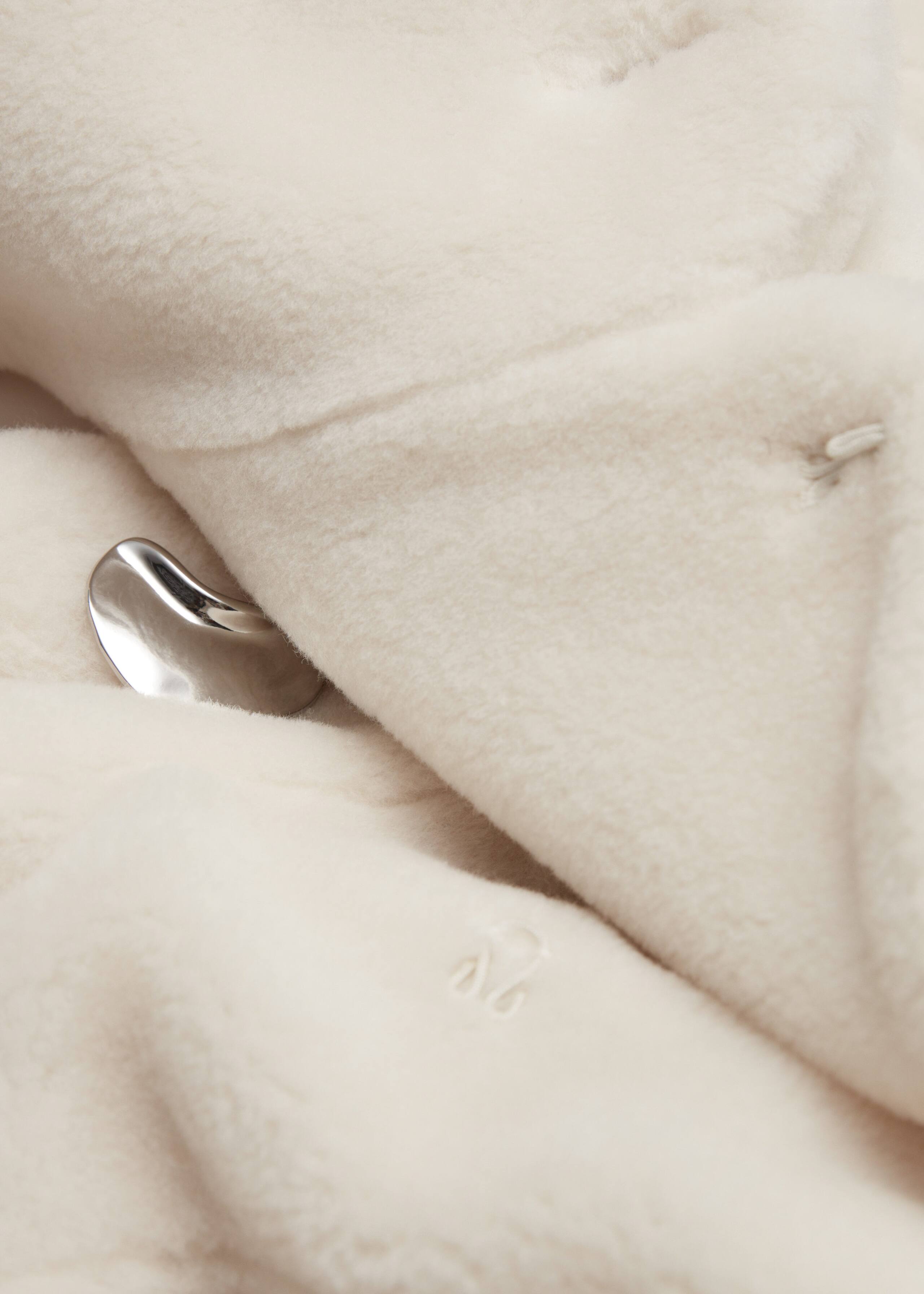 Krótka kurtka ze sztucznego futra – {{variantName}} – Szczegół