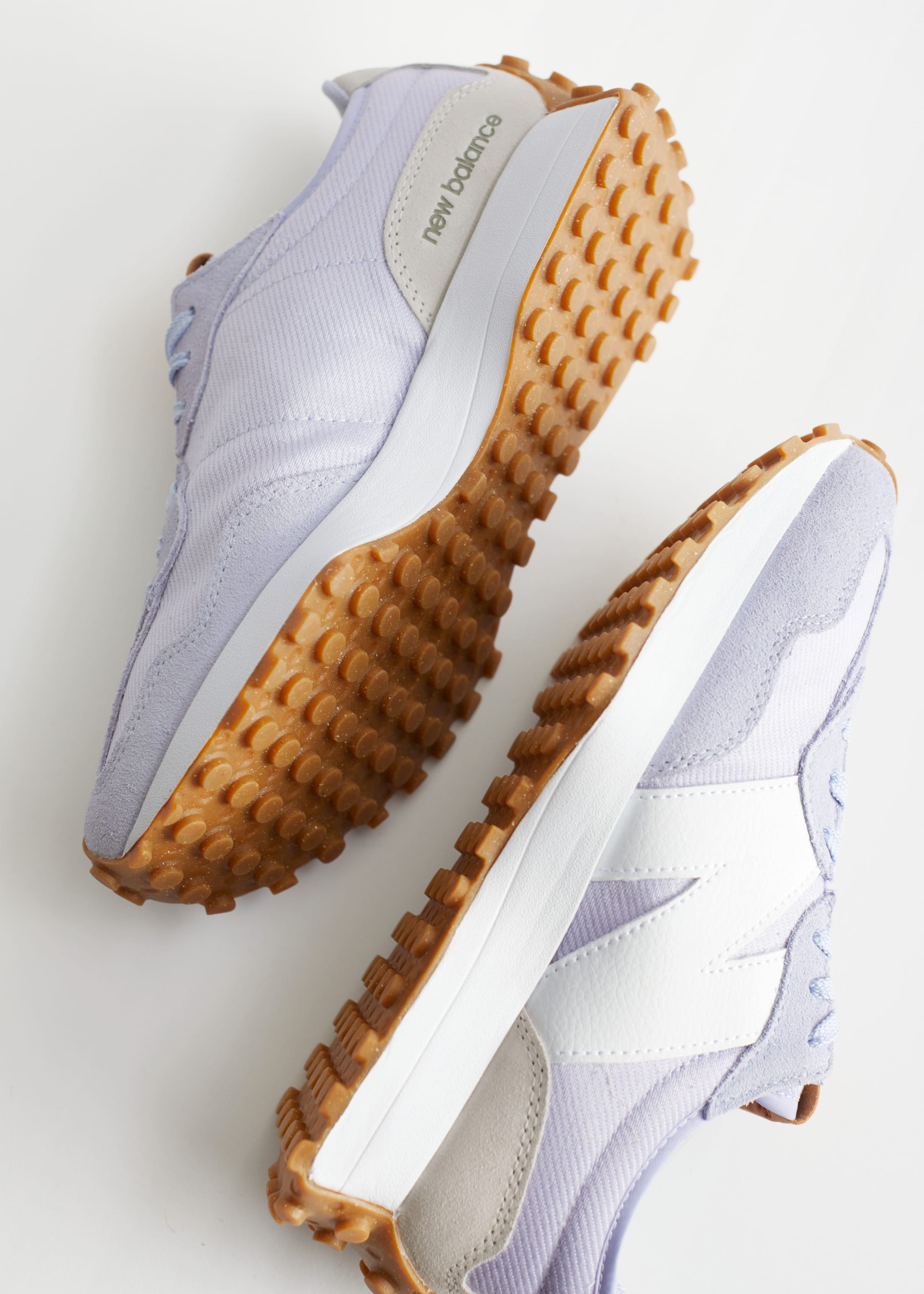 New Balance 327 Womens Sneakers - {{variantName}} - Detalle descriptivo