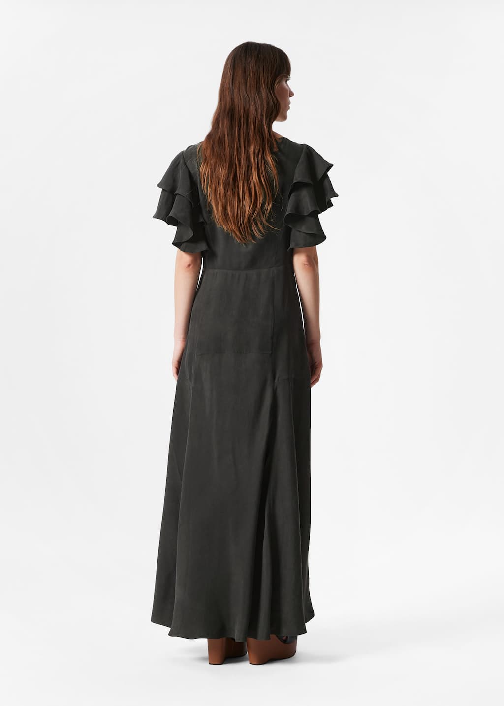 Robe longue volantée en satin - Noir - Lookbook