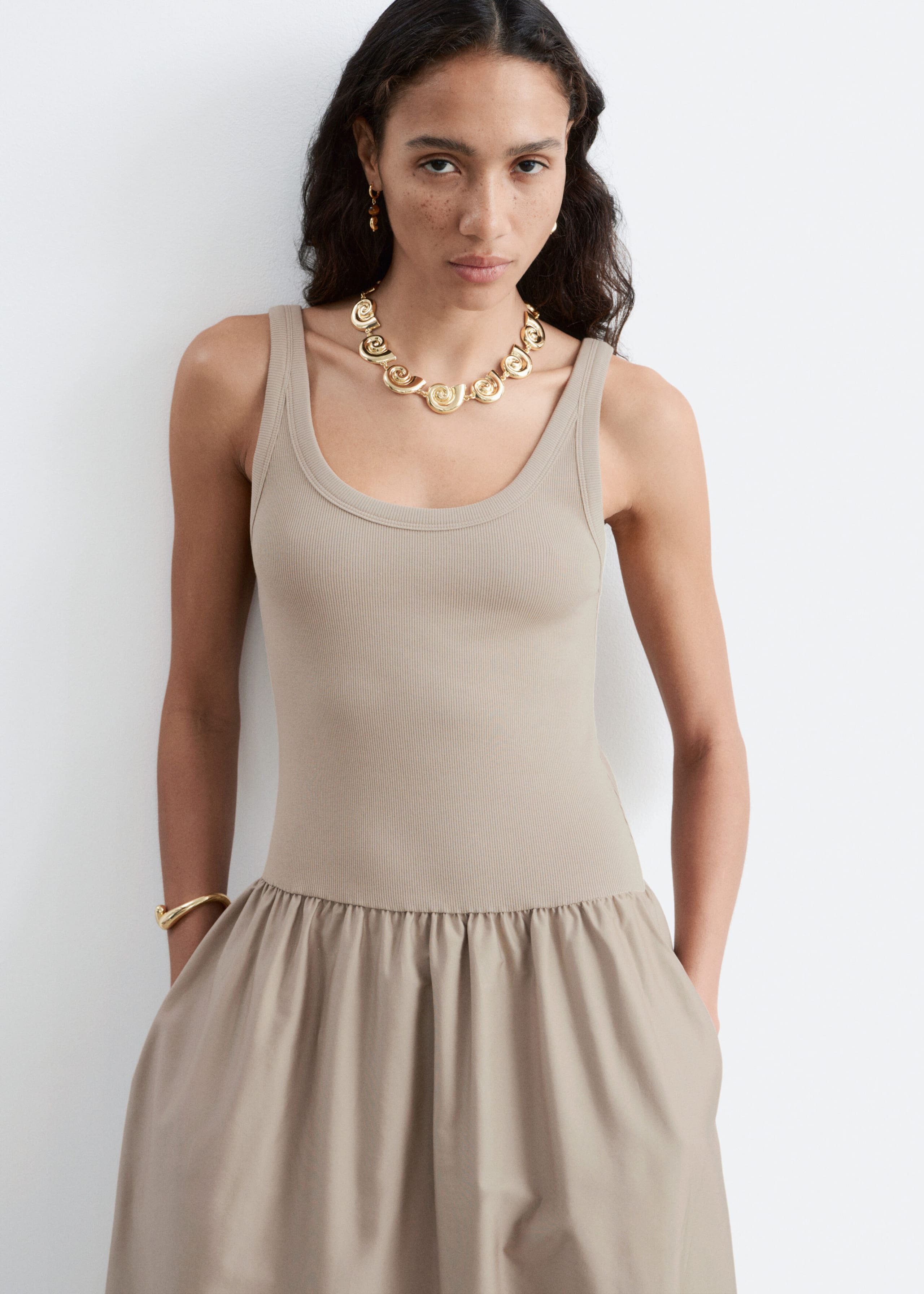 Midikleid mit Tanktop-Oberteil - Beige - Stillleben