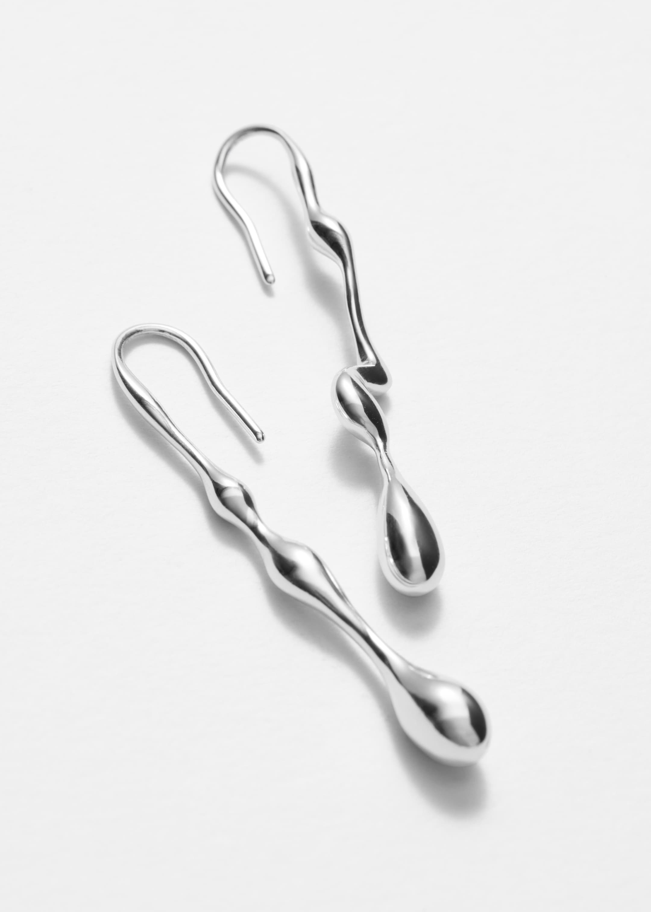 Größeres Bild ansehen: Längliche Ohrhänger in Tropfenform - Silber - Ladies | H&M DE 3