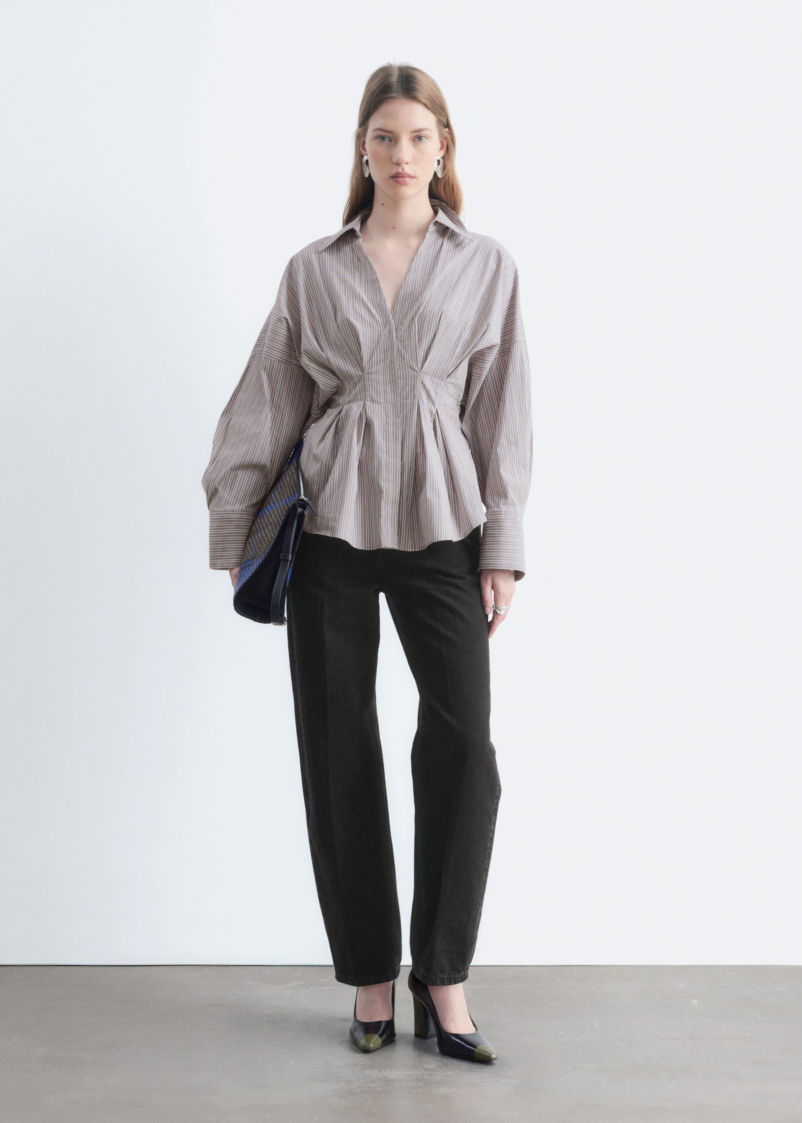 Bomullsskjorta med figurnära midja – Grey/Pink – stilleben